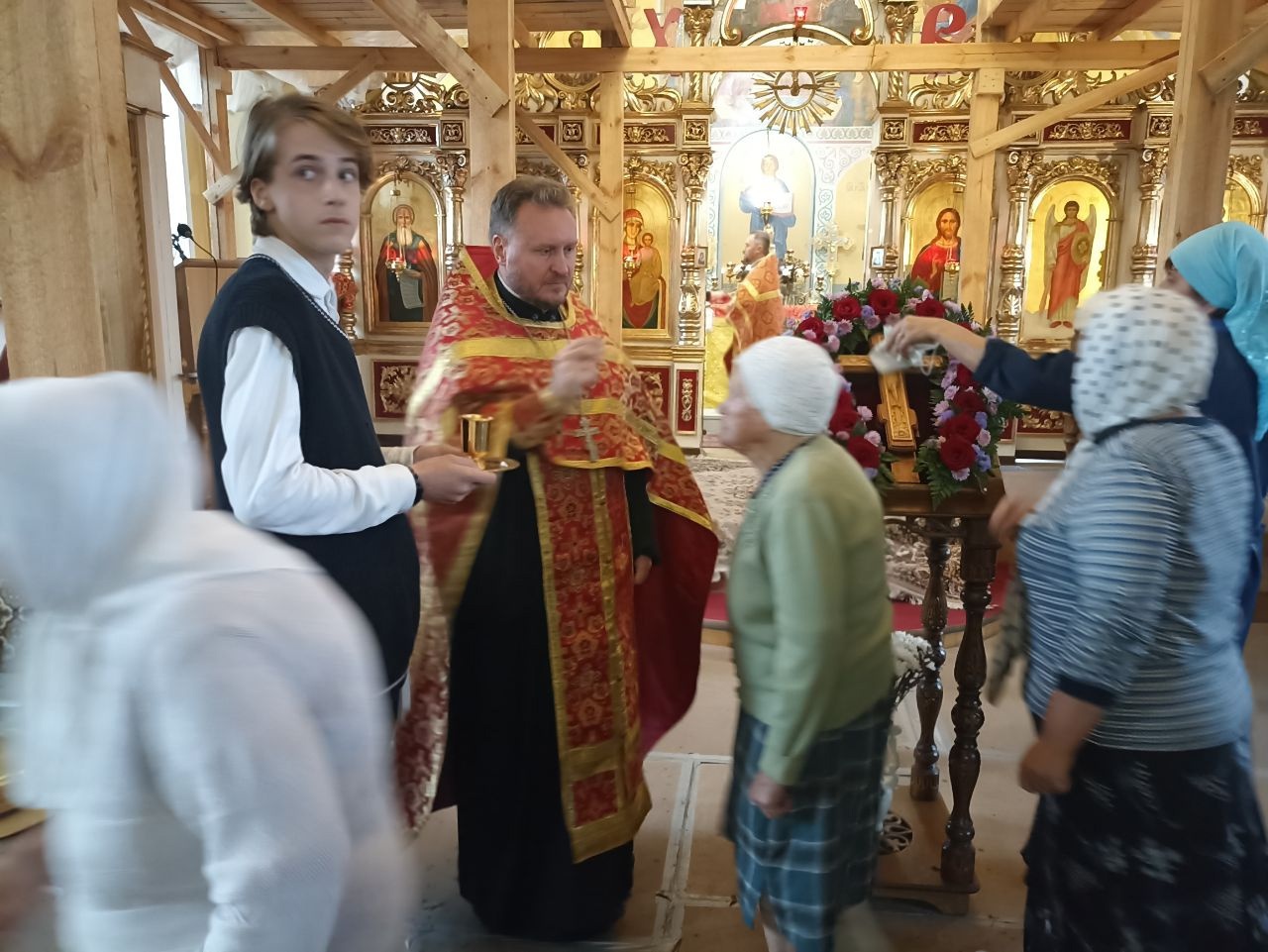 Вечернее богослужение в канун праздника Происхождение Честных Древ Животворящего Креста Господня