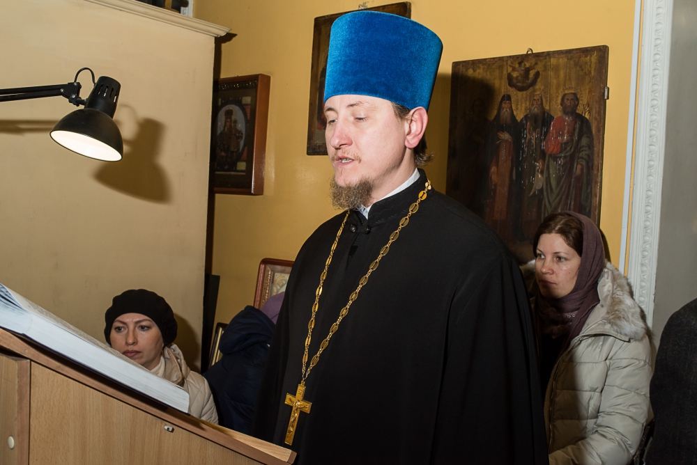 В среду первой седмицы Великого поста митрополит Серафим совершил повечерие с чтением Великого канона прп. Андрея Критского в Никольском храме в Терновке