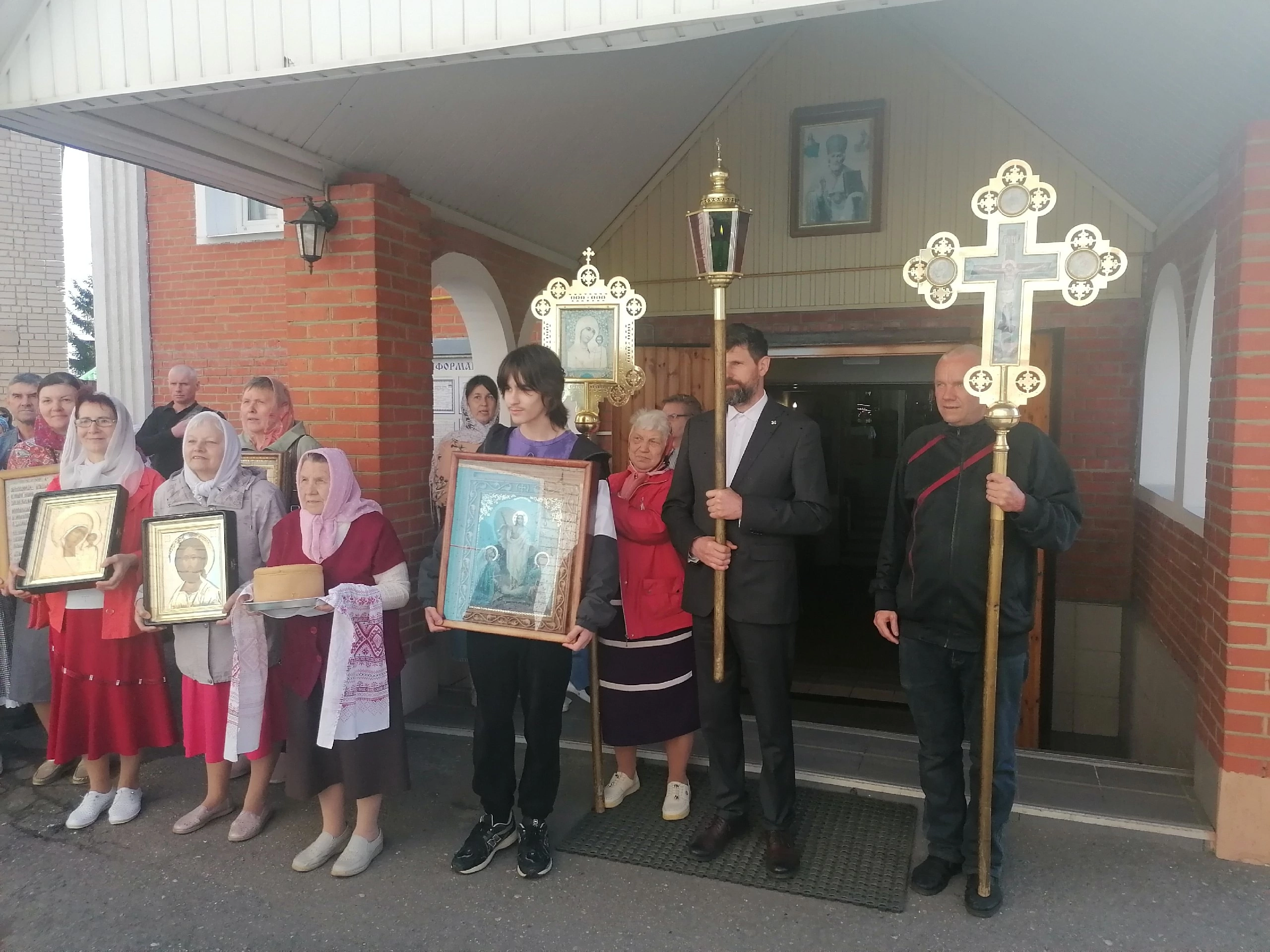 В пятницу Светлой седмицы иерей Владимир Журавлев совершил Божественную литургию