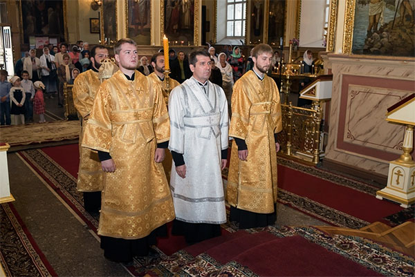 Митрополит Серафим рукоположил Олега Шугурова в сан диакона