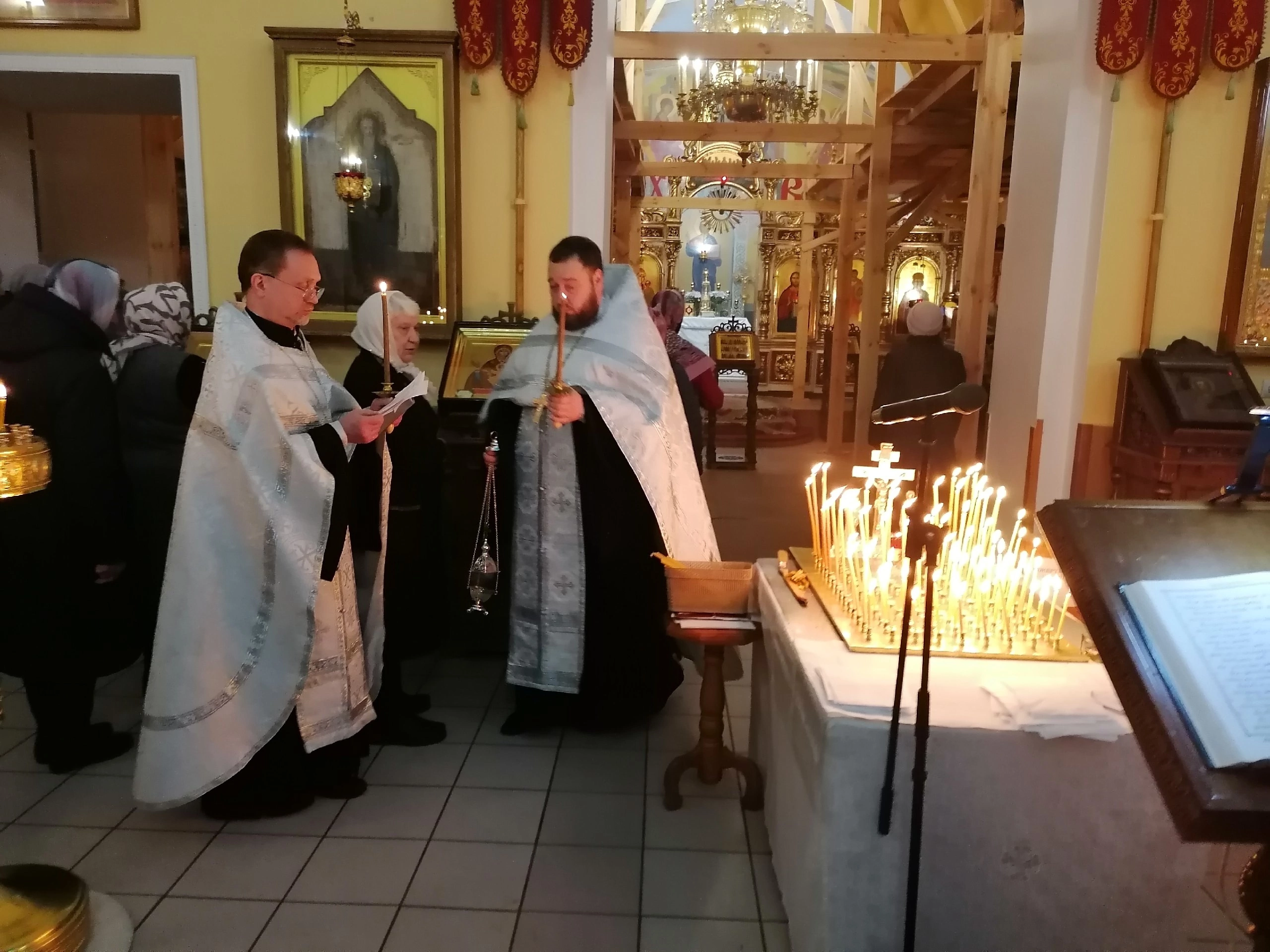 Вечернее богослужение в канун Вселенской родительской субботы