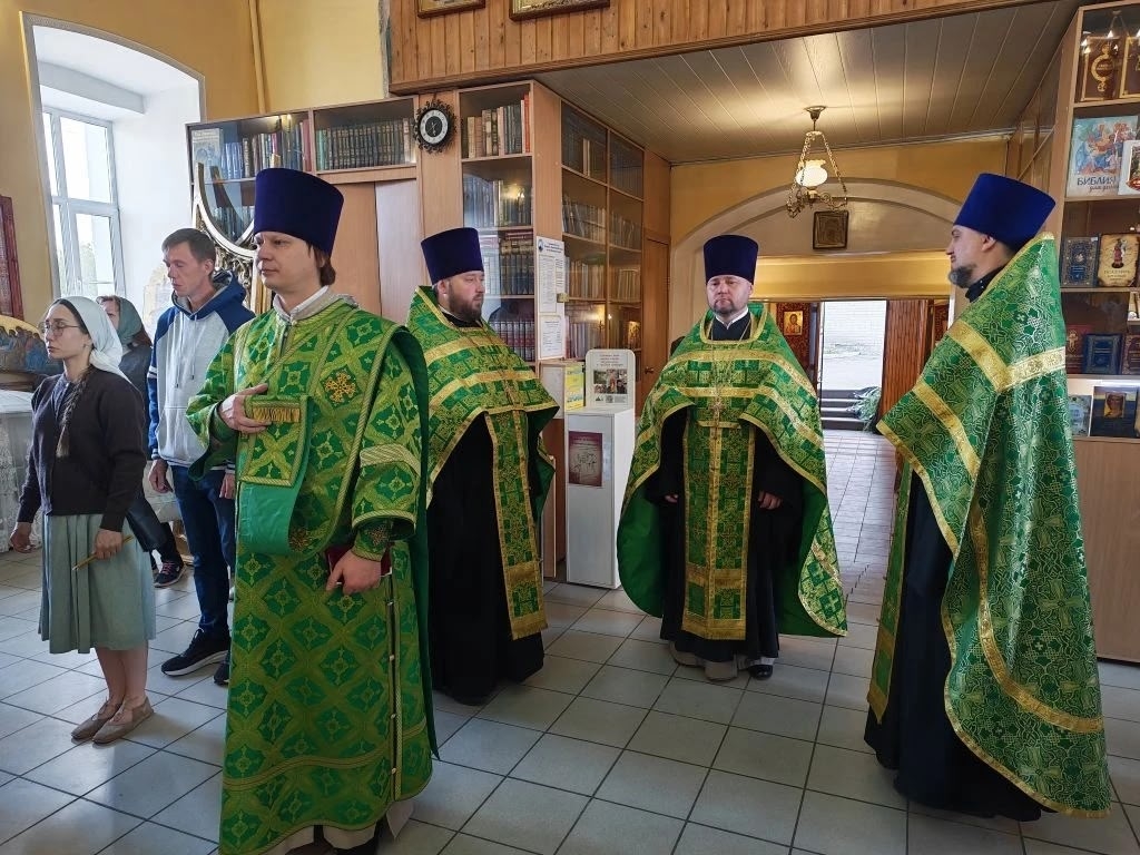 Всенощное бдение в канун праздника Троицы