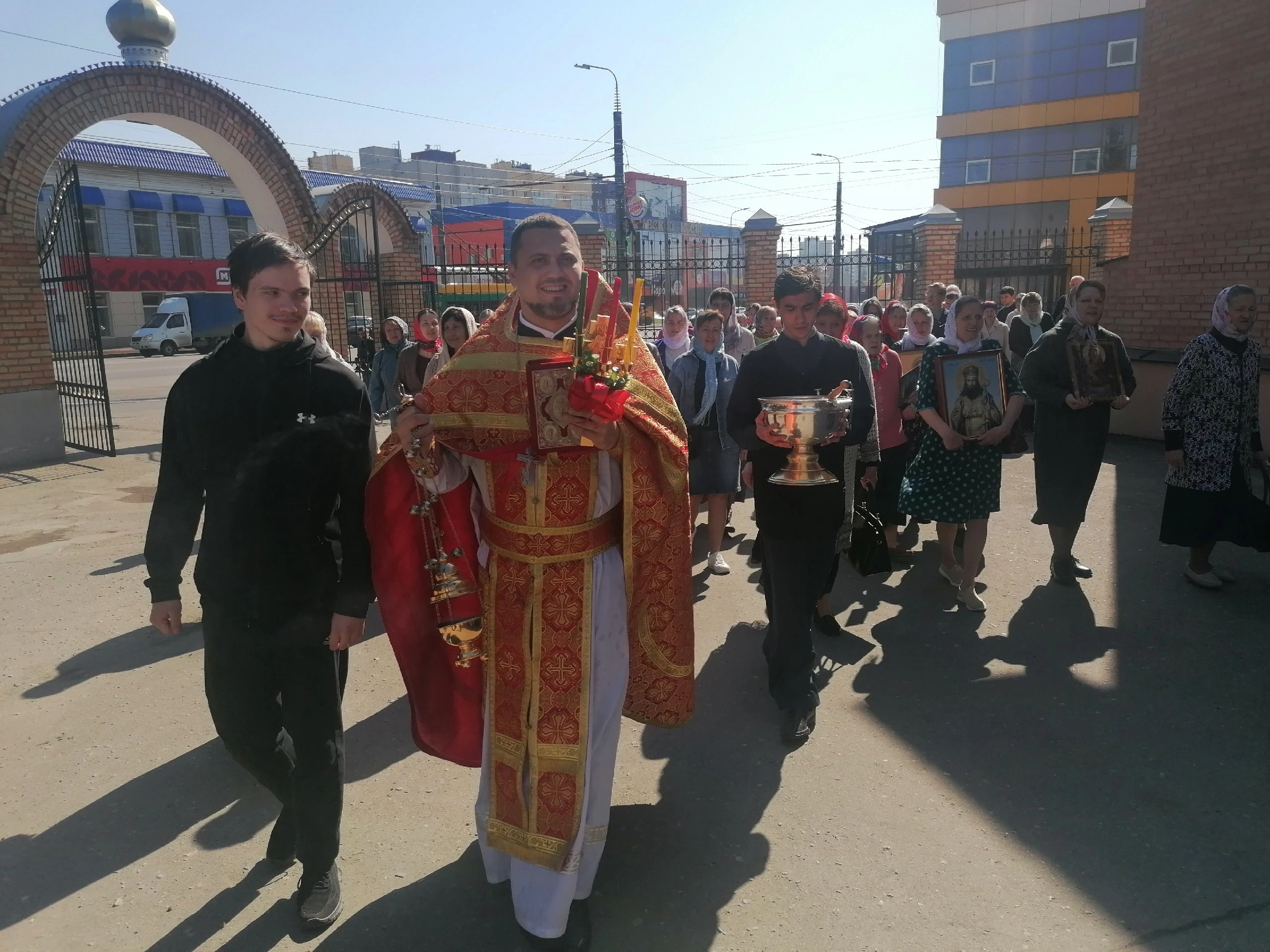 В пятницу Светлой седмицы иерей Владимир Журавлев совершил Божественную литургию