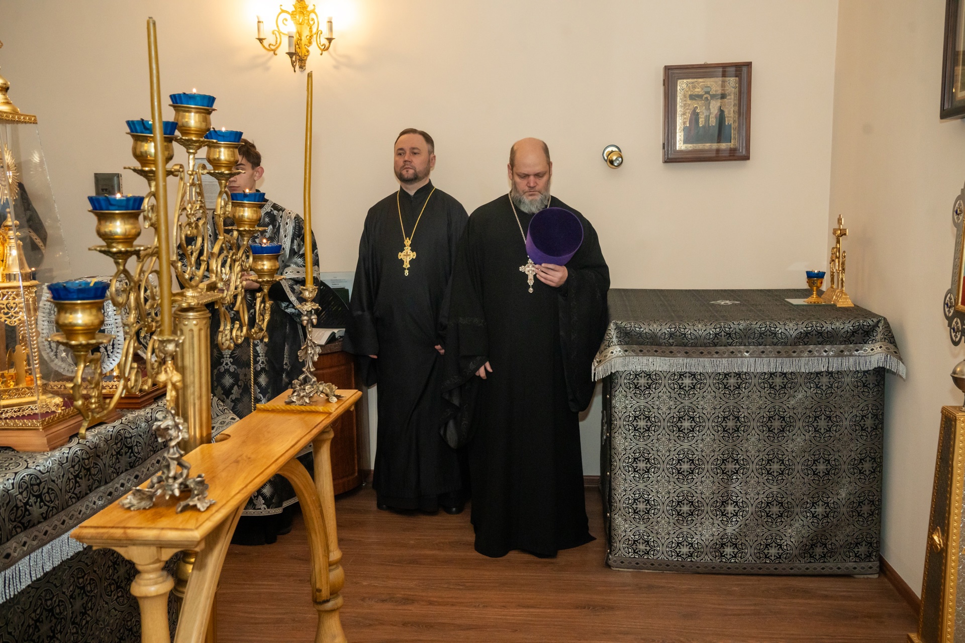 В понедельник первой седмицы Великого поста протоиерей Александр Филиппов молился за Архиерейским богослужением в храме святителя Иннокентия Иркутского при семинарии