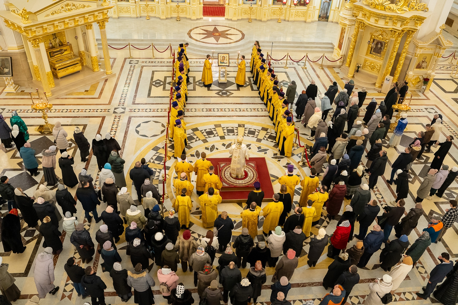 Настоятель нашего храма протоиерей Александр Филиппов сослужил митрополиту Серафиму за акафистом святителю Иннокентию Пензенскому и новогодним молебном в Спасском соборе 