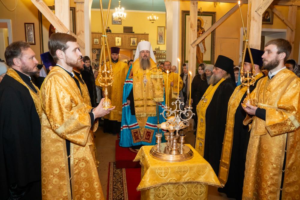 В канун престольного праздника митрополит Серафим совершил всенощное бдение в нашем храме