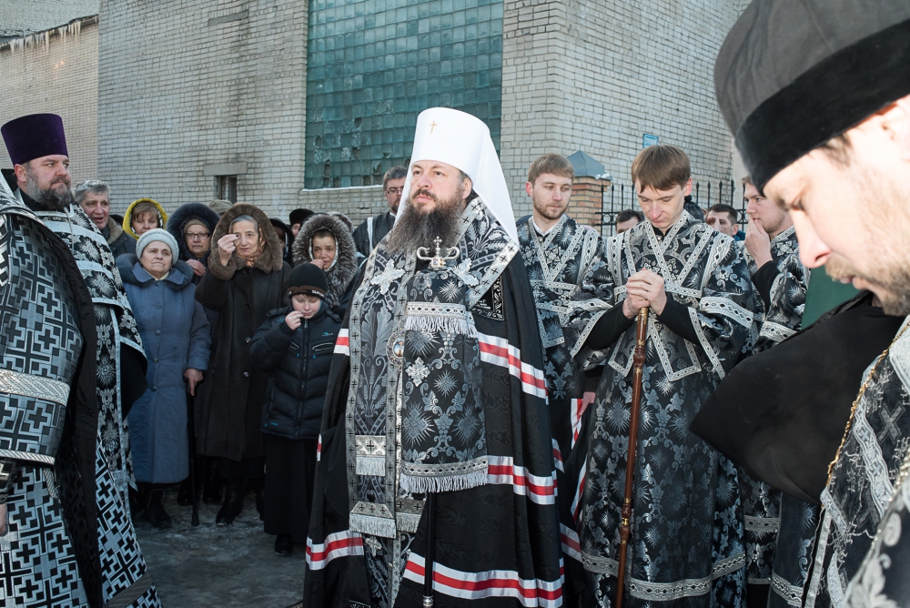 В среду первой седмицы Великого поста митрополит Серафим совершил чин освящения креста и купола для нашего храма