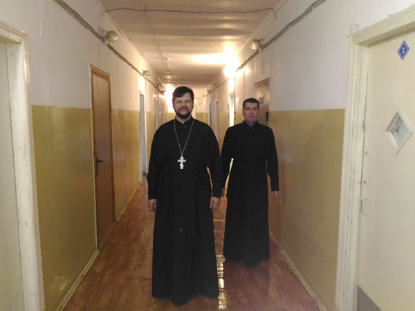 Иерей Сергий Беляков посетил Дом ночного пребывания.
