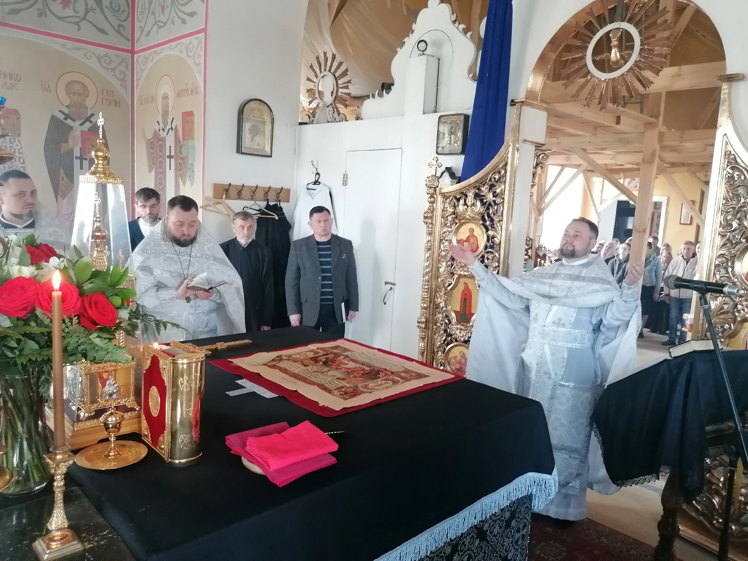 В Великую Субботу протоиерей Александр Филиппов совершил Литургию святителя Василия Великого