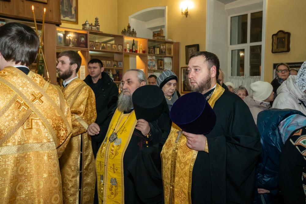 В канун престольного праздника митрополит Серафим совершил всенощное бдение в нашем храме