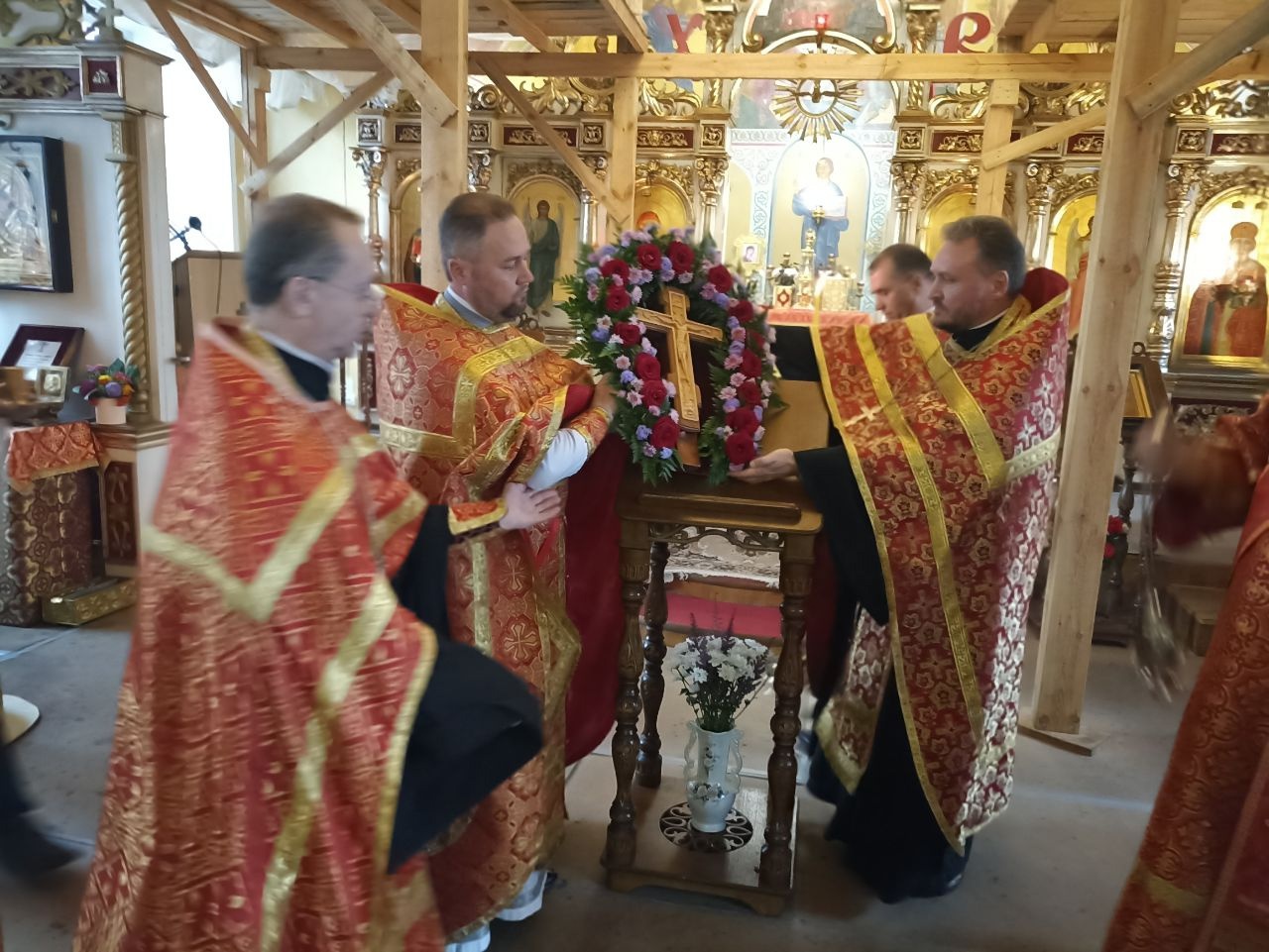 Вечернее богослужение в канун праздника Происхождение Честных Древ Животворящего Креста Господня