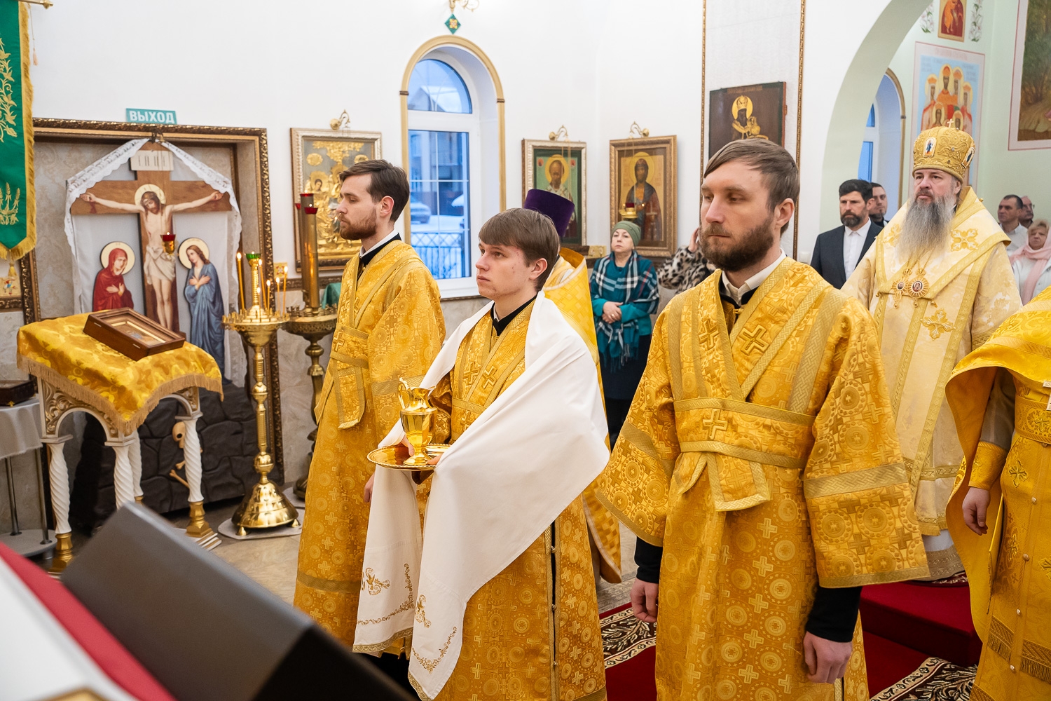 Митрополит Пензенский и Нижнеломовский Серафим совершил литургию в Троицком храме в Камайке