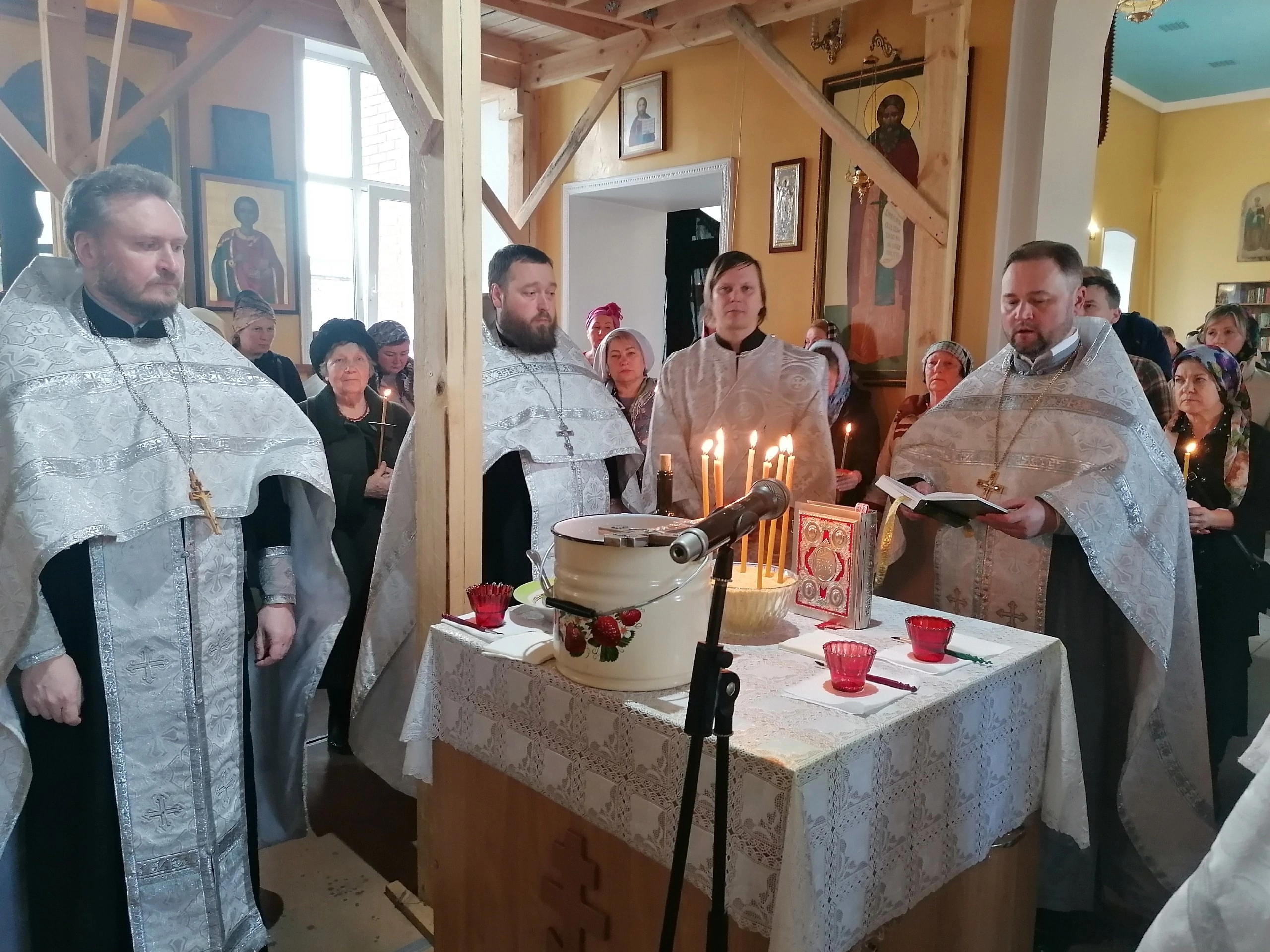 Протоиерей Александр Филиппов совершил Таинство Соборования 