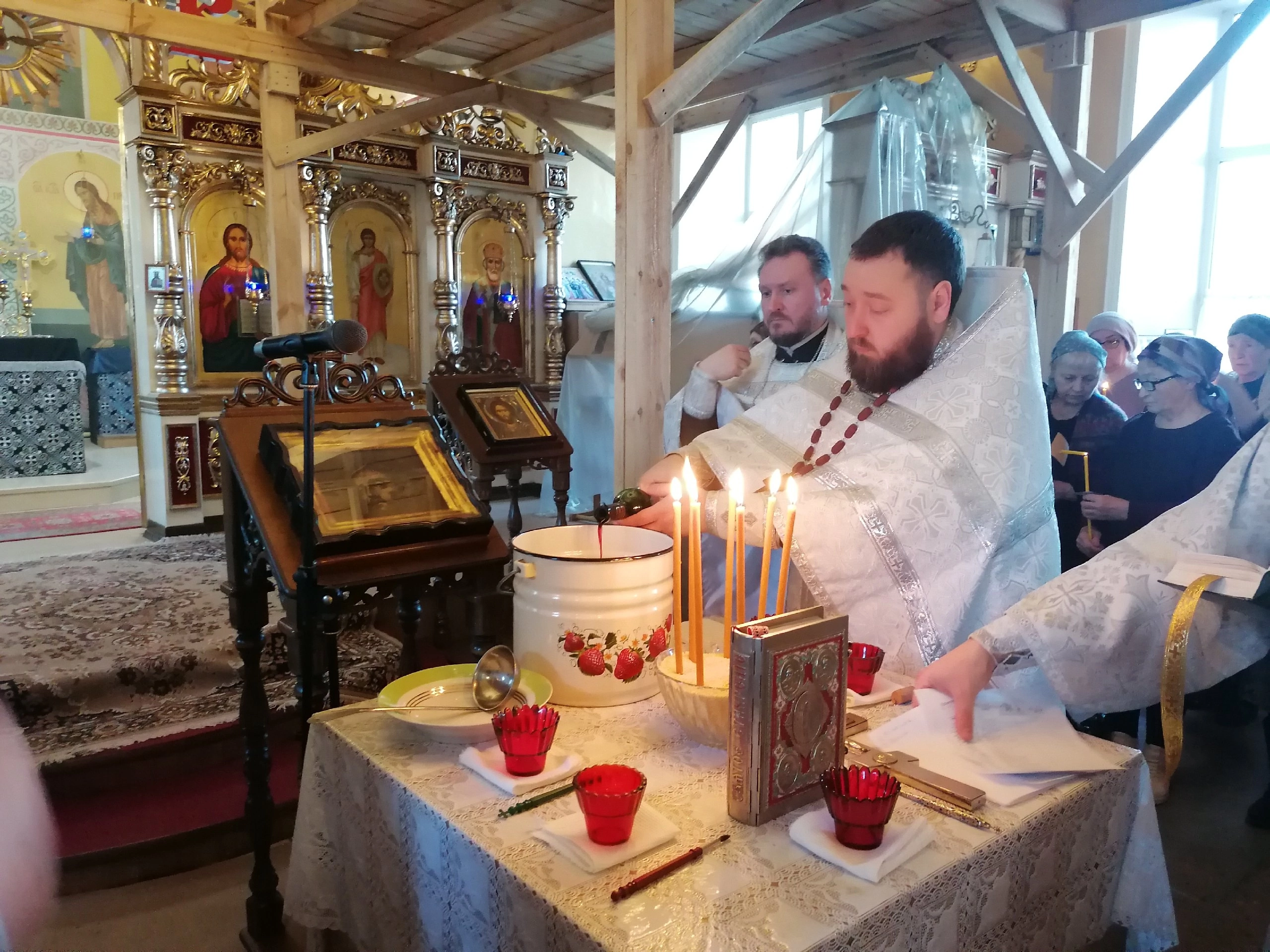 Протоиерей Александр Филиппов совершил Таинство Соборования 