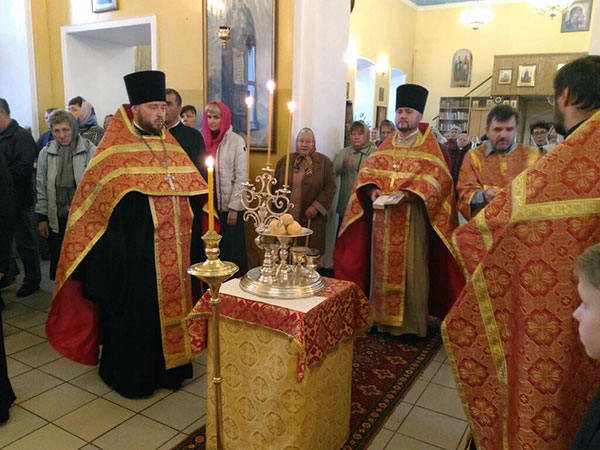 Всенощное бдение накануне Воздви́жения Честно́го и Животворящего Креста Господня