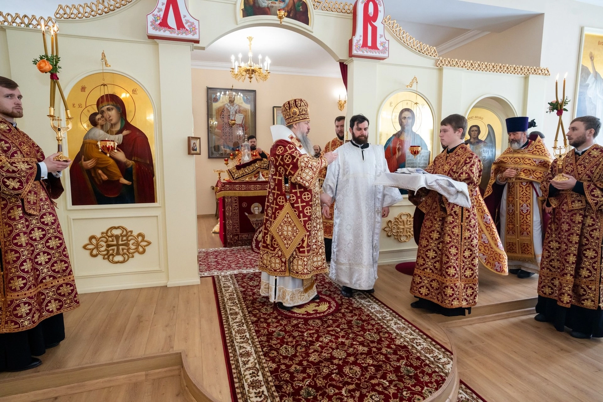 Протоиерей Александр Филиппов сослужил митрополиту Серафиму за литургией в Воскресенском храме при Пензенском епархиальном управлении