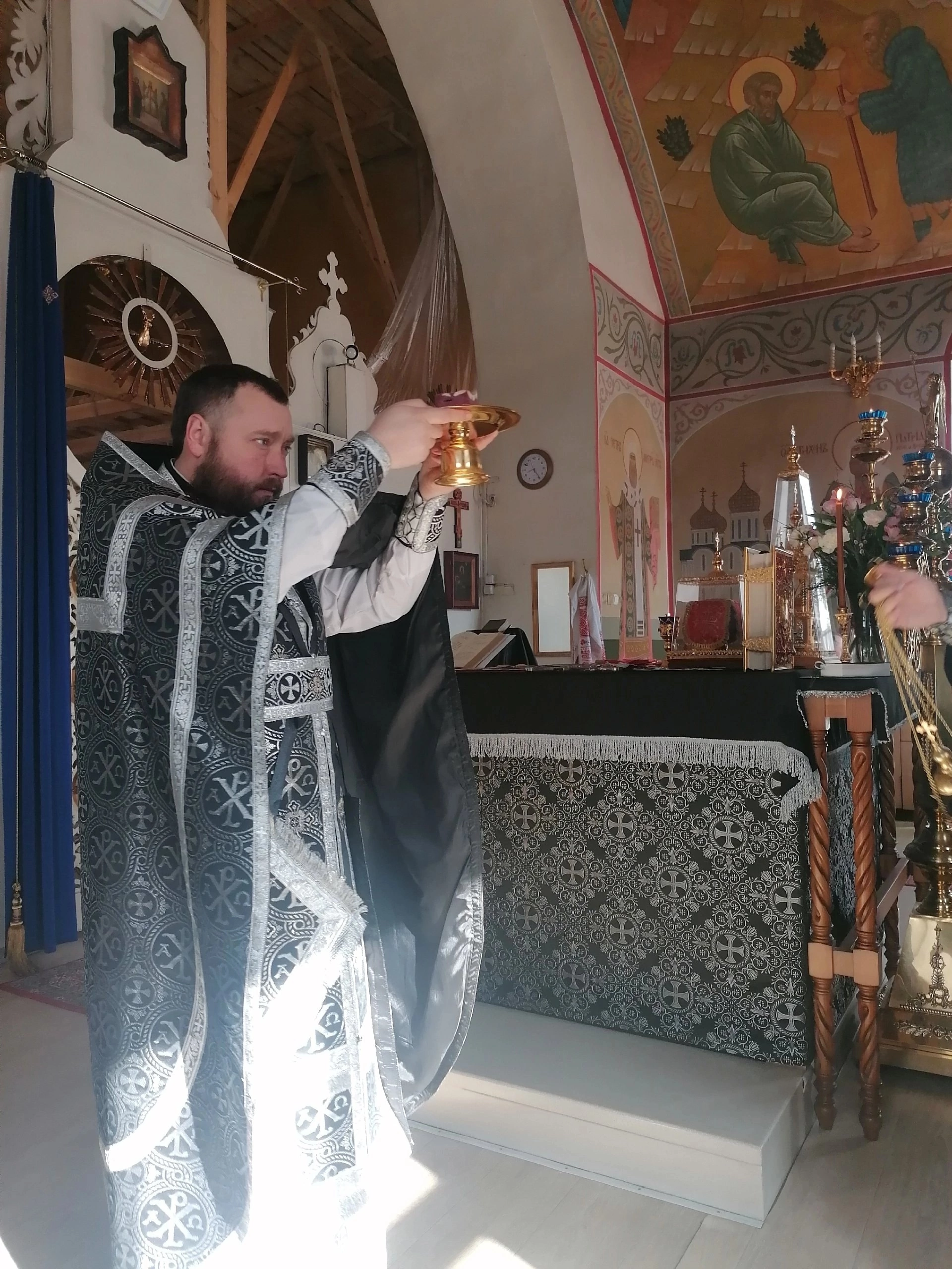 Протоиерей Антоний Шварёв совершил Божественную Литургию Преждеосвященных Даров