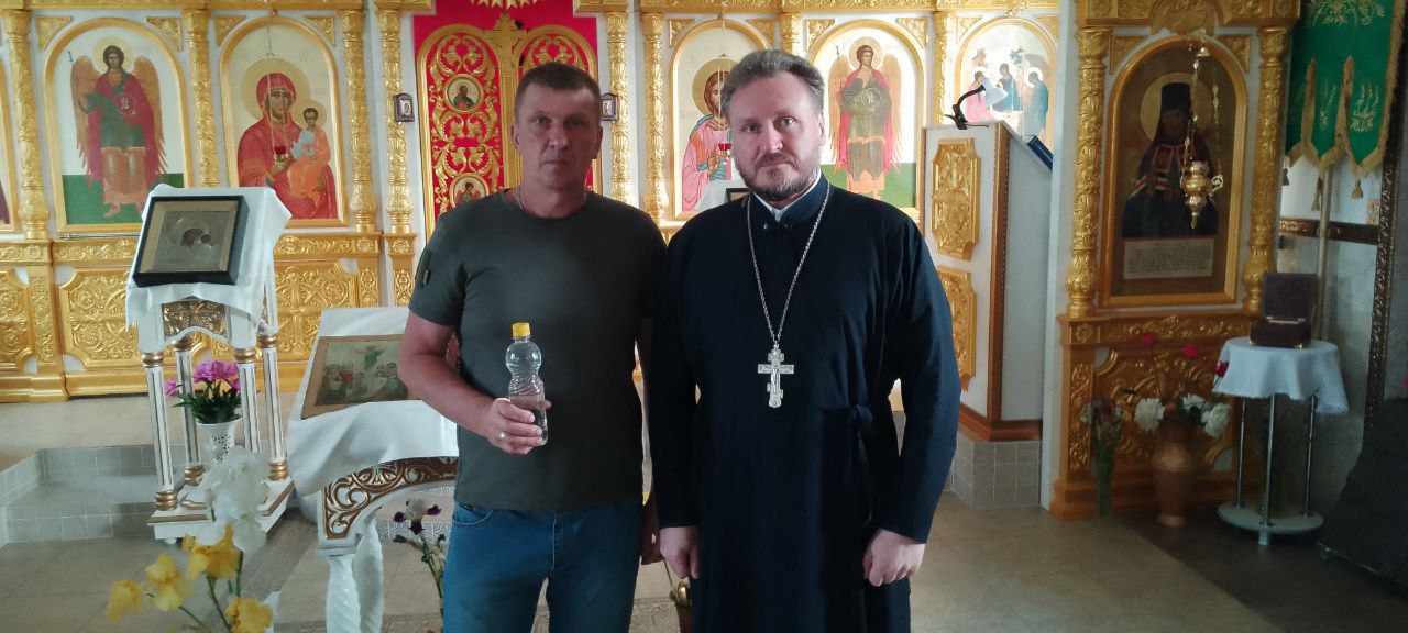 Иерей Сергий Карасёв с волонтёрами отправили крещенскую воду для бойцов СВО