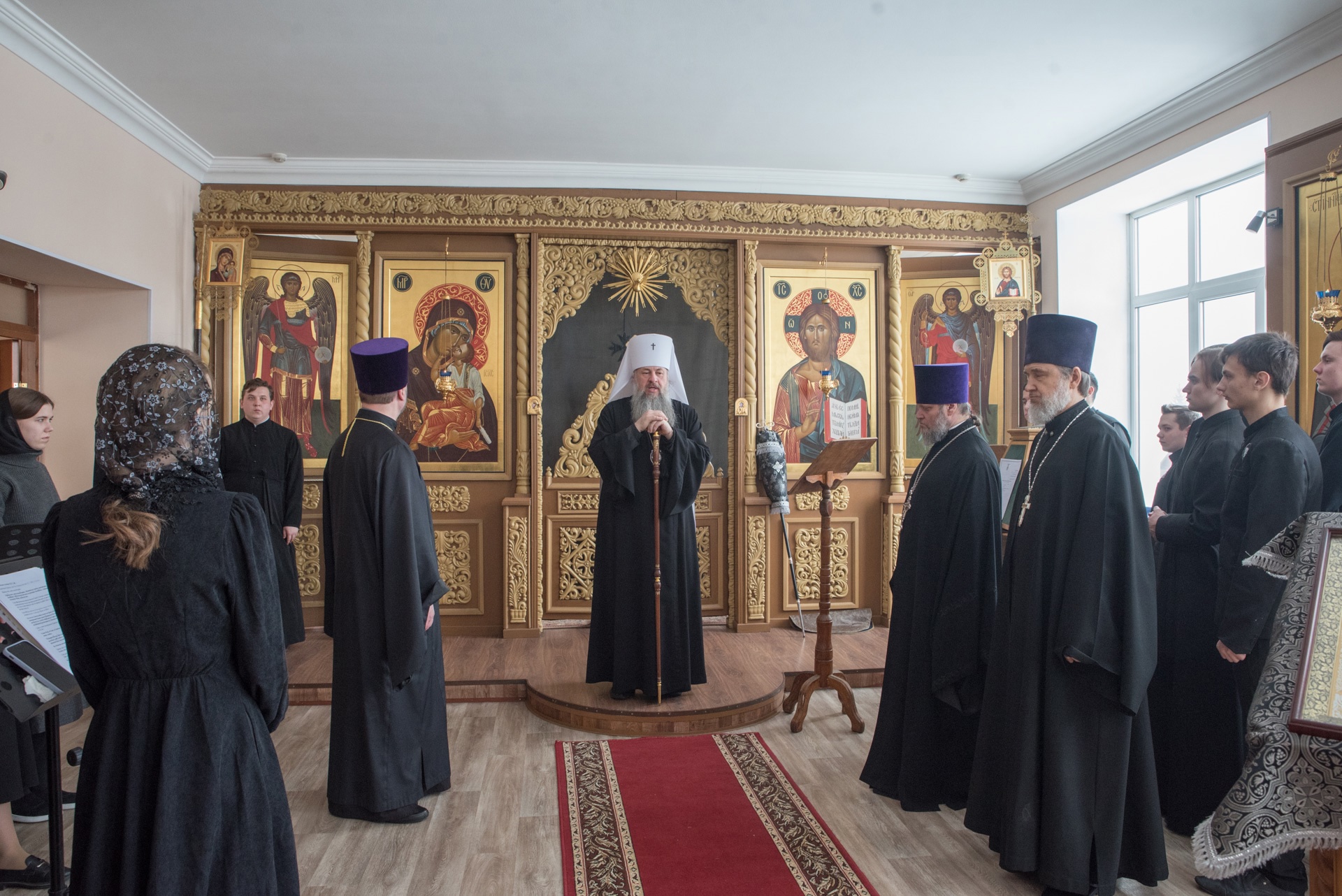 В понедельник первой седмицы Великого поста протоиерей Александр Филиппов молился за Архиерейским богослужением в храме святителя Иннокентия Иркутского при семинарии