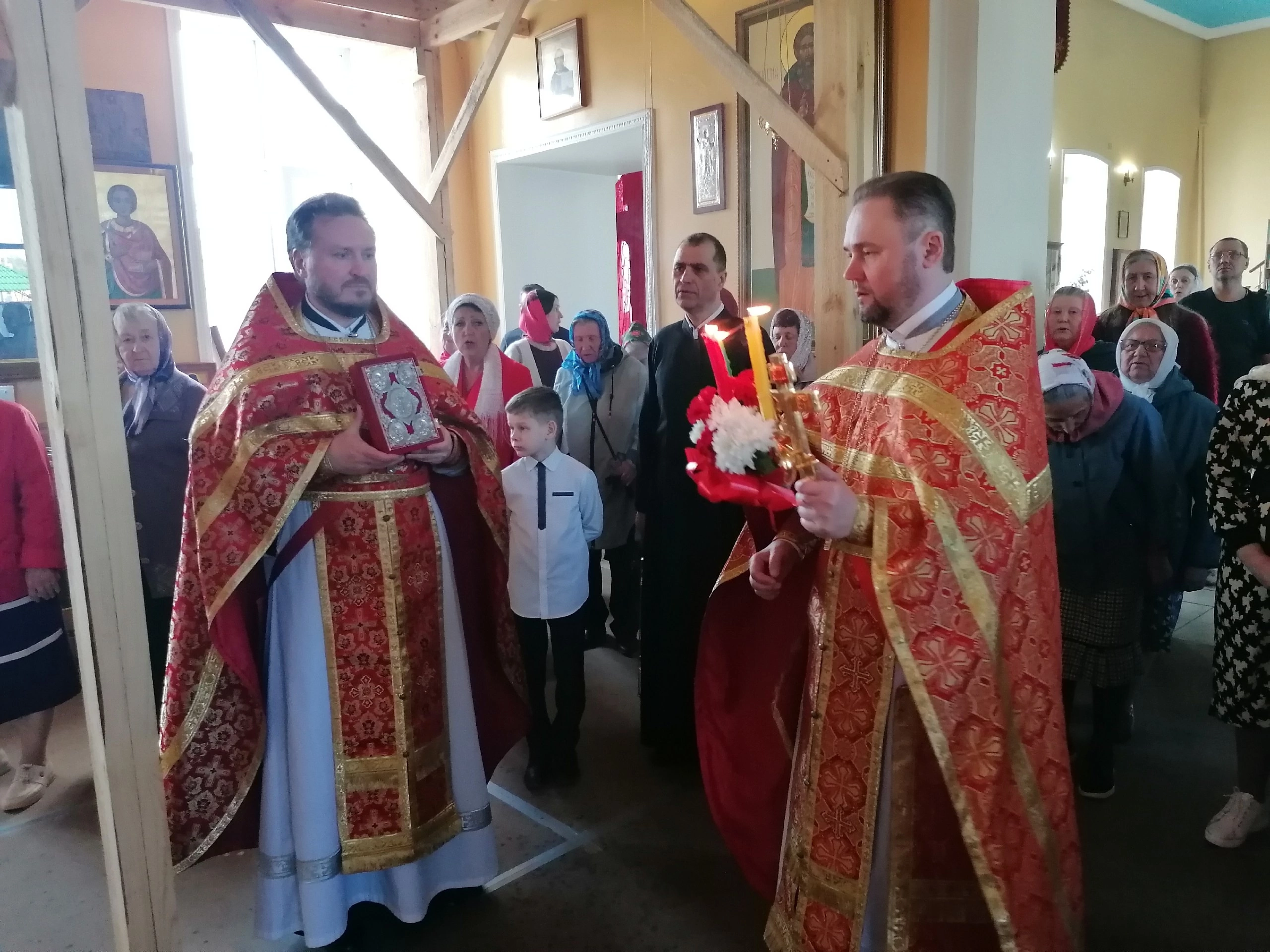 В понедельник Светлой седмицы протоиерей Александр Филиппов совершил Божественную литургию