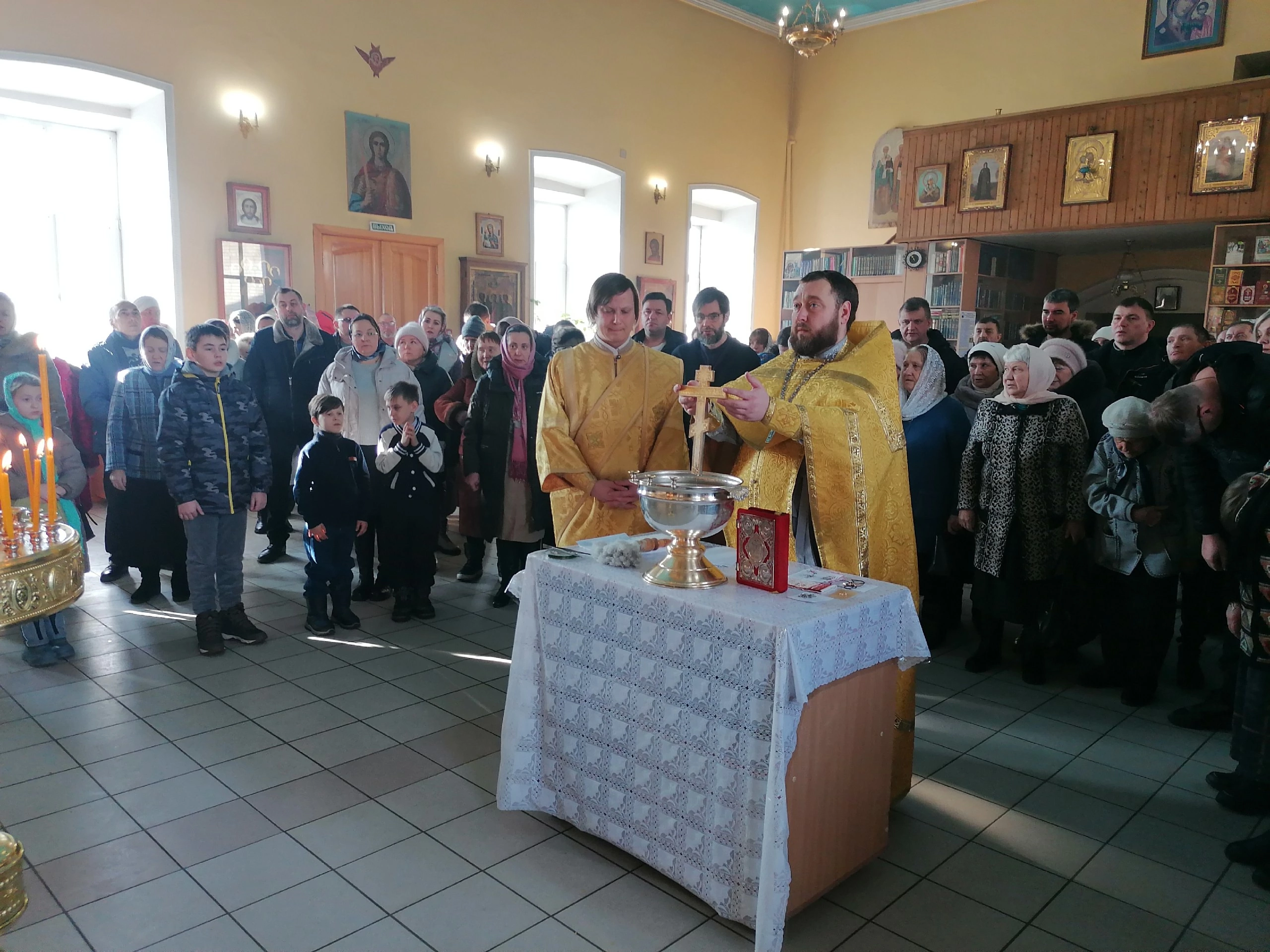 Богослужения в Неделю о мытаре и фарисее