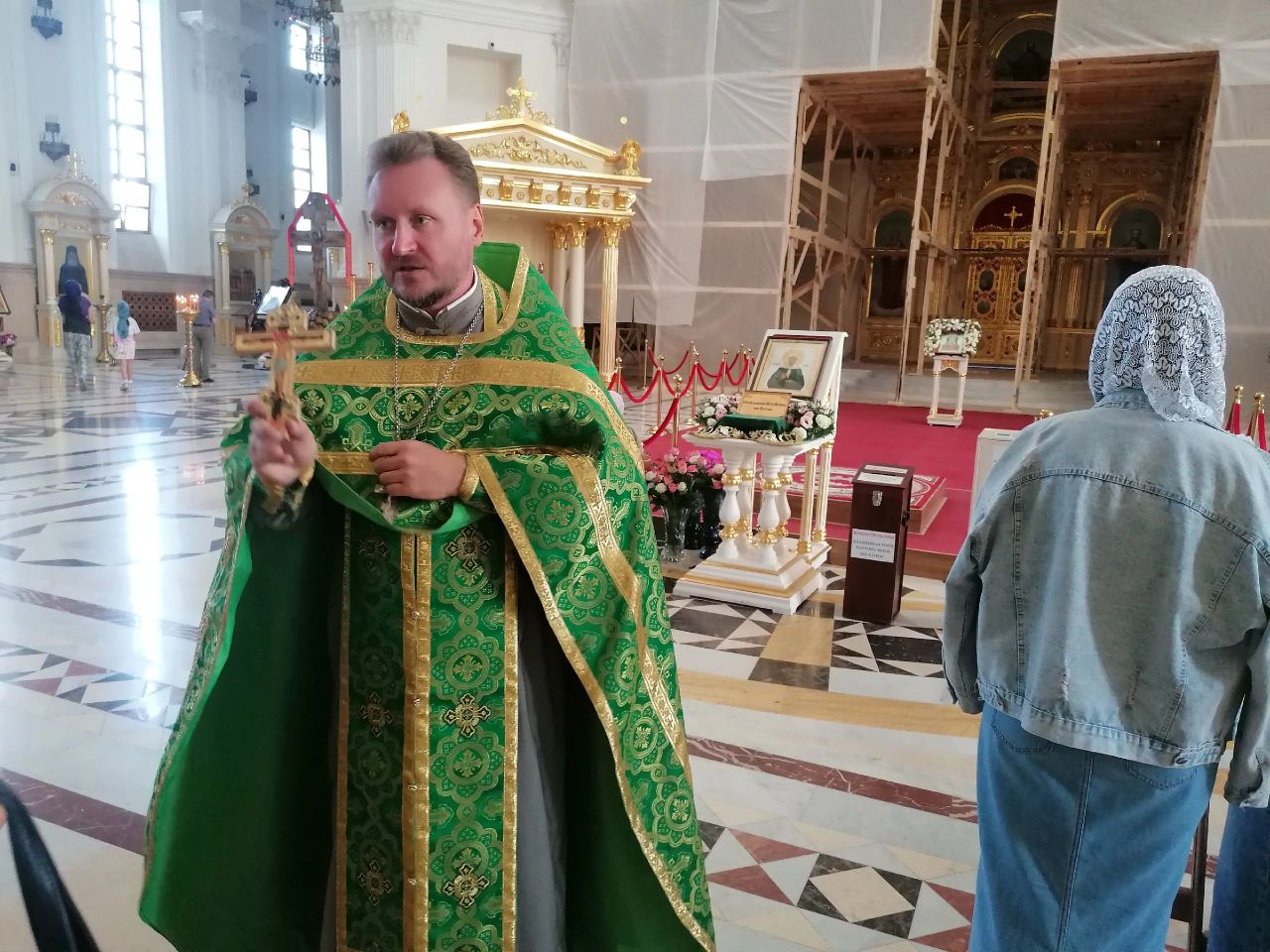 Иерей Сергий Карасёв совершил акафист блаженной Матроне Московской в Кафедральном соборе 