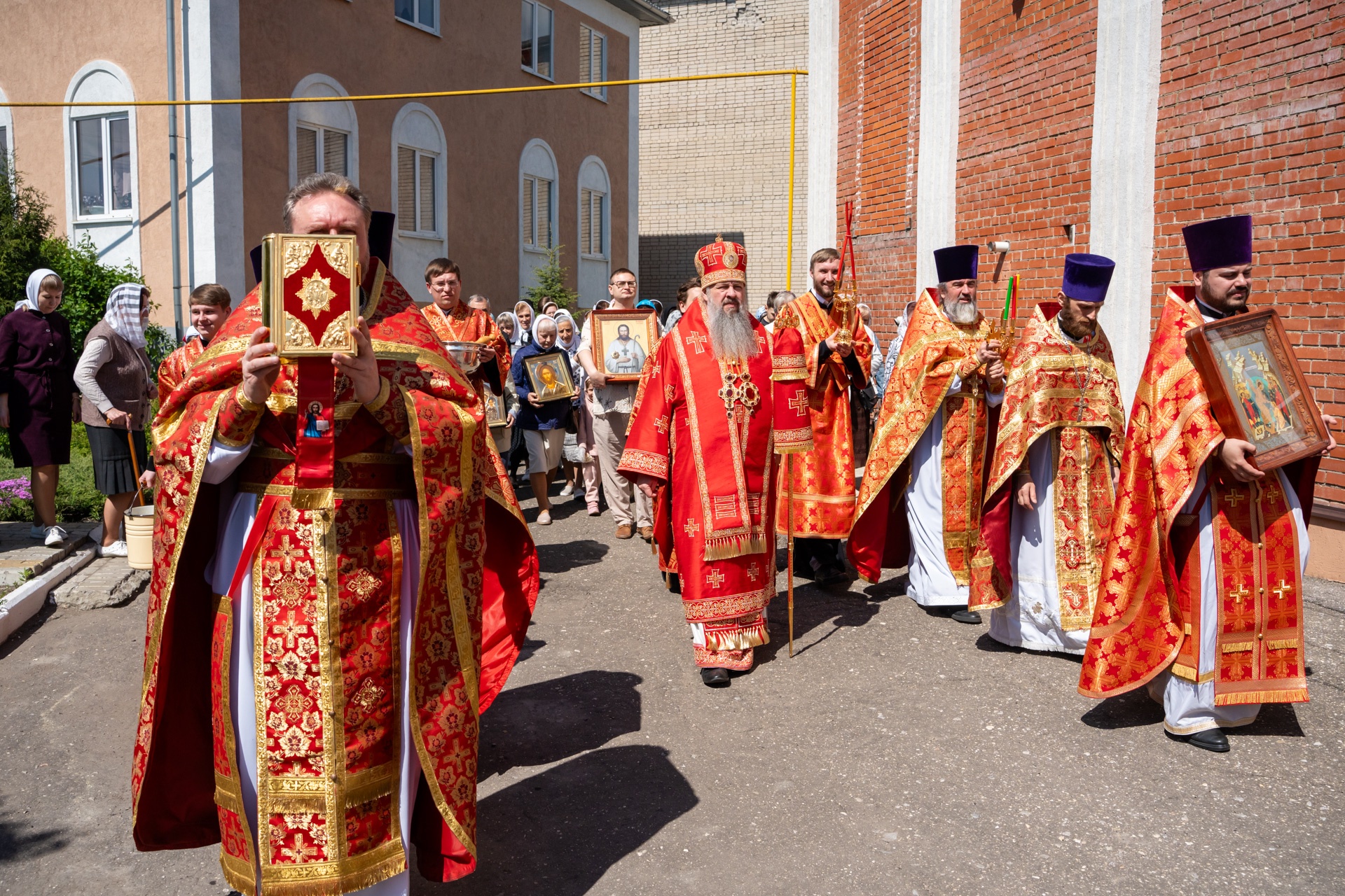 В день престольного праздника митрополит Серафим совершил литургию в нашем храме