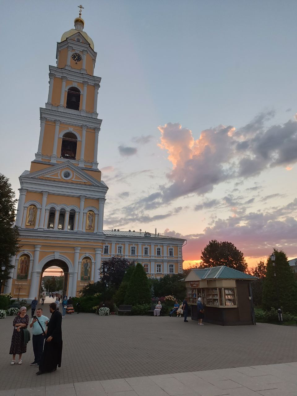 Преподаватели и студенты Пензенской духовной семинарии посетили Дивеево   
