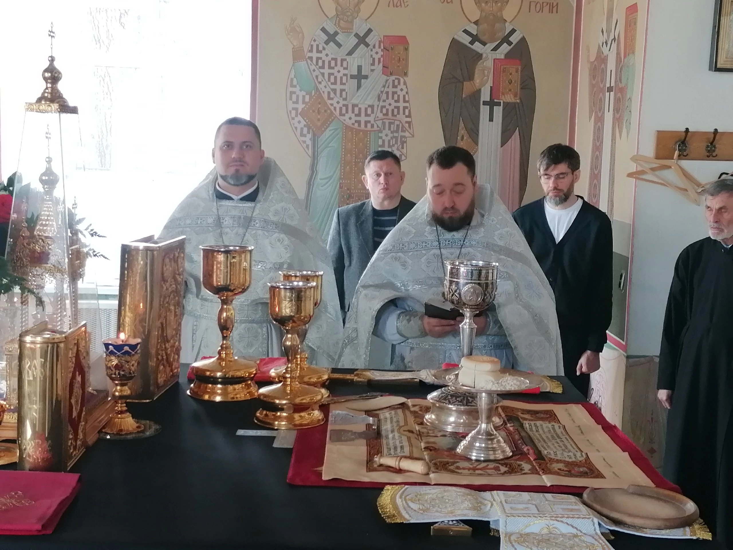 В Великую Субботу протоиерей Александр Филиппов совершил Литургию святителя Василия Великого