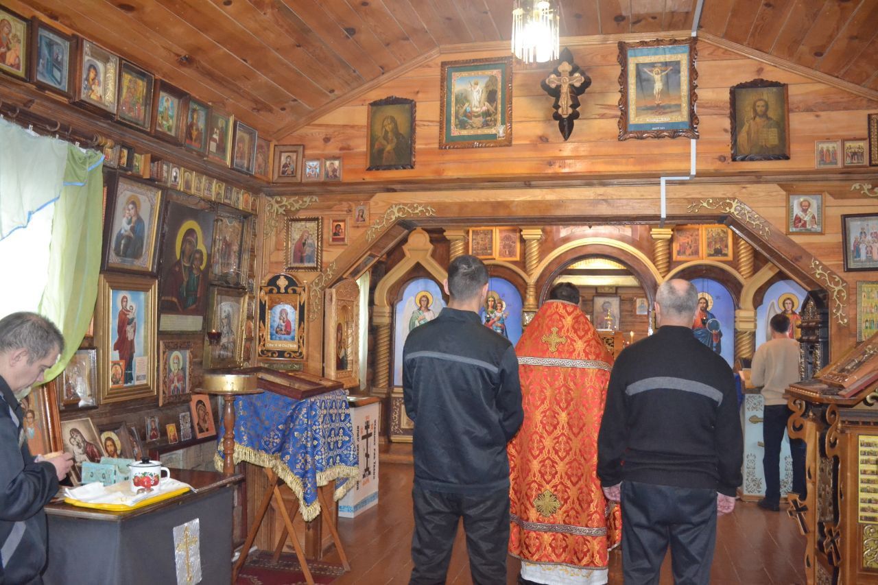 Протоиерей Антоний Шварёв совершил литургию в храме в честь иконы Божией Матери "Взыскание погибших" при исправительной колонии №7