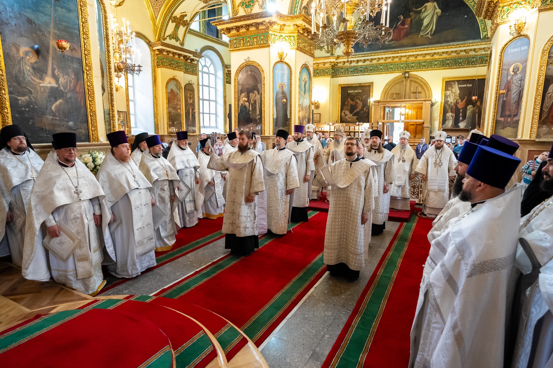 Протоиерей Александр Филиппов сослужил митрополиту Серафиму за литургией в Успенском соборе Пензы в 25-ю годовщину со дня кончины архиепископа Серафима (Тихонова) 