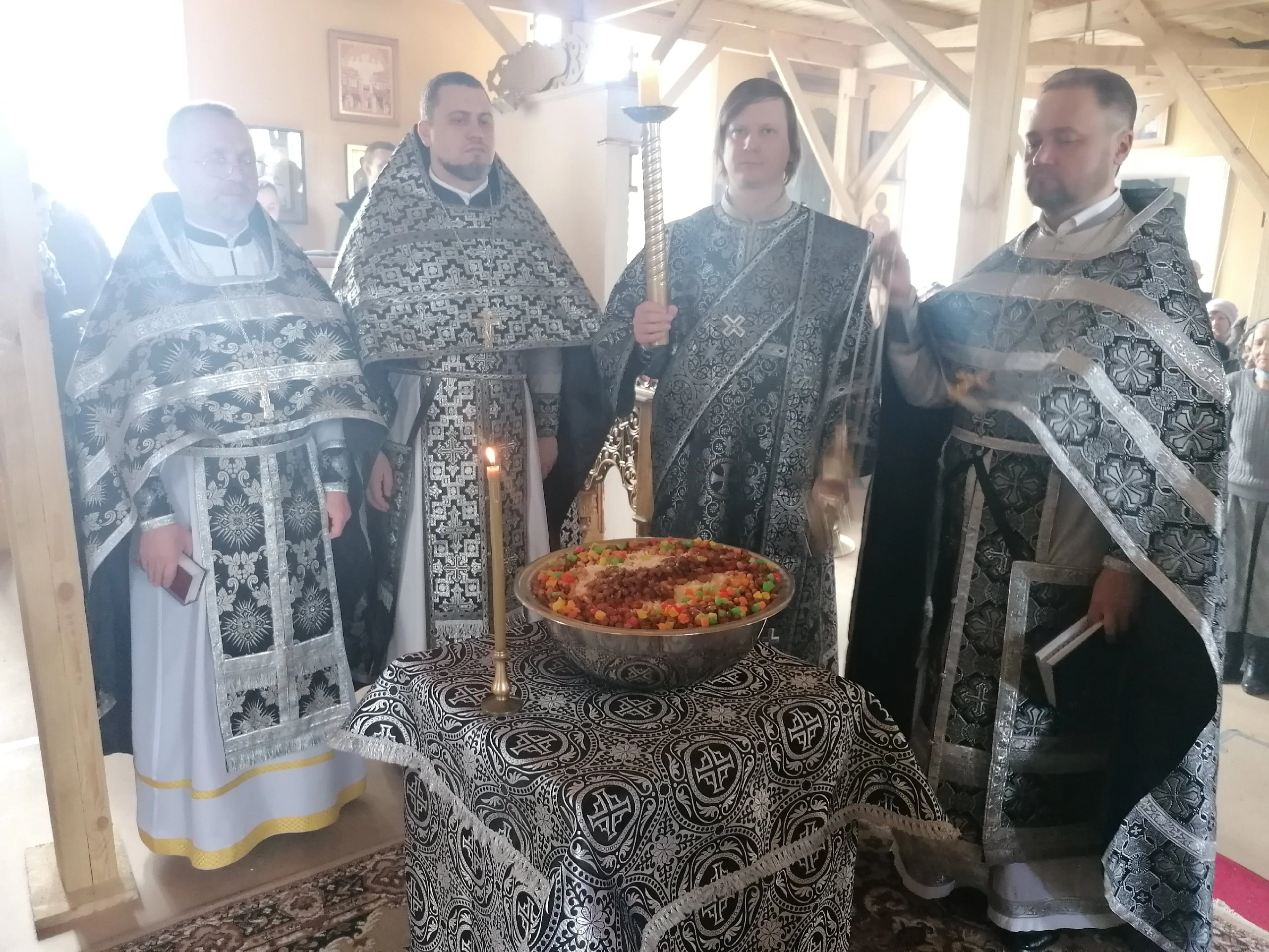 Протоиерей Александр Филиппов совершил Божественную Литургию Преждеосвященных Даров