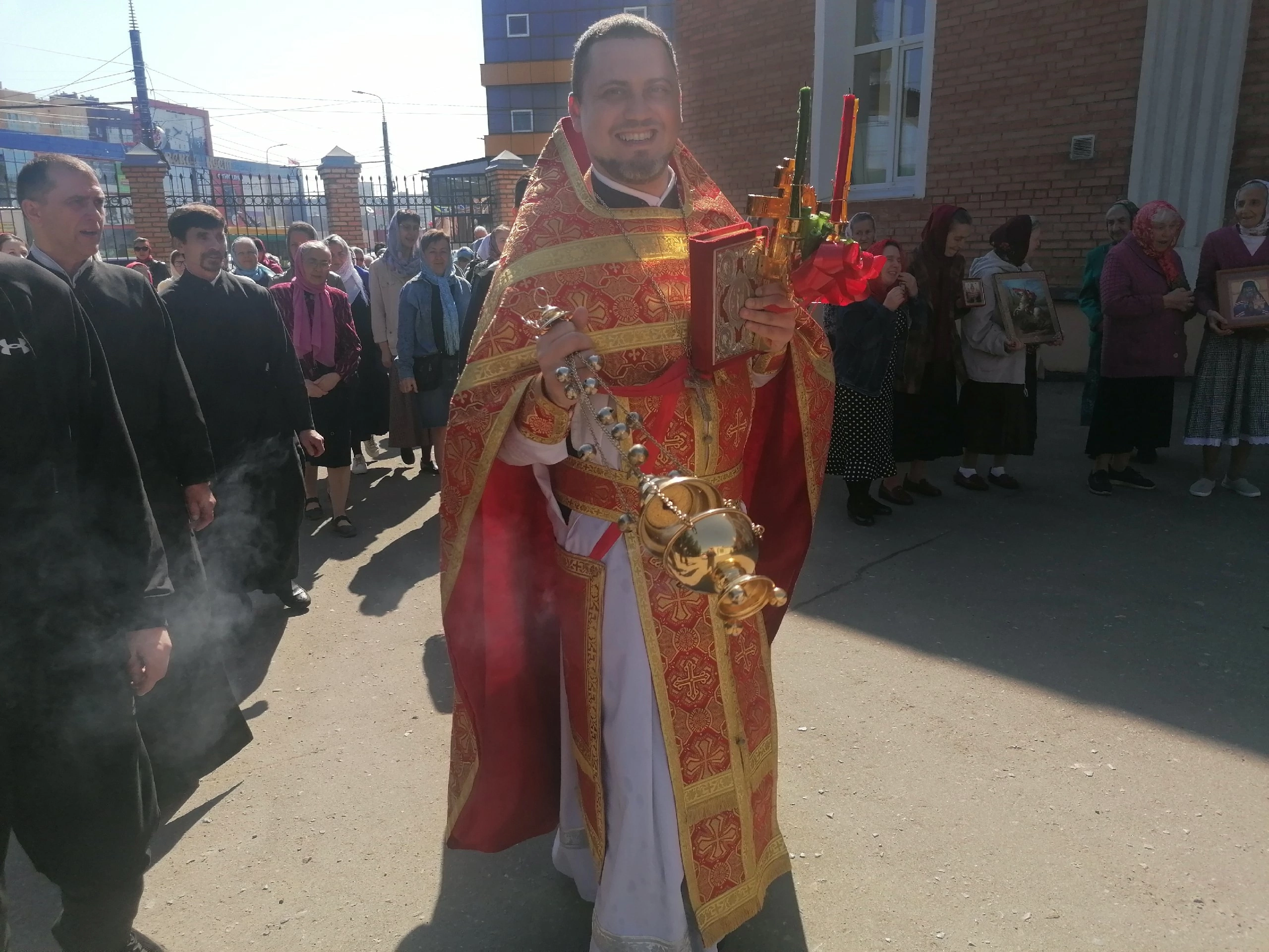 В пятницу Светлой седмицы иерей Владимир Журавлев совершил Божественную литургию