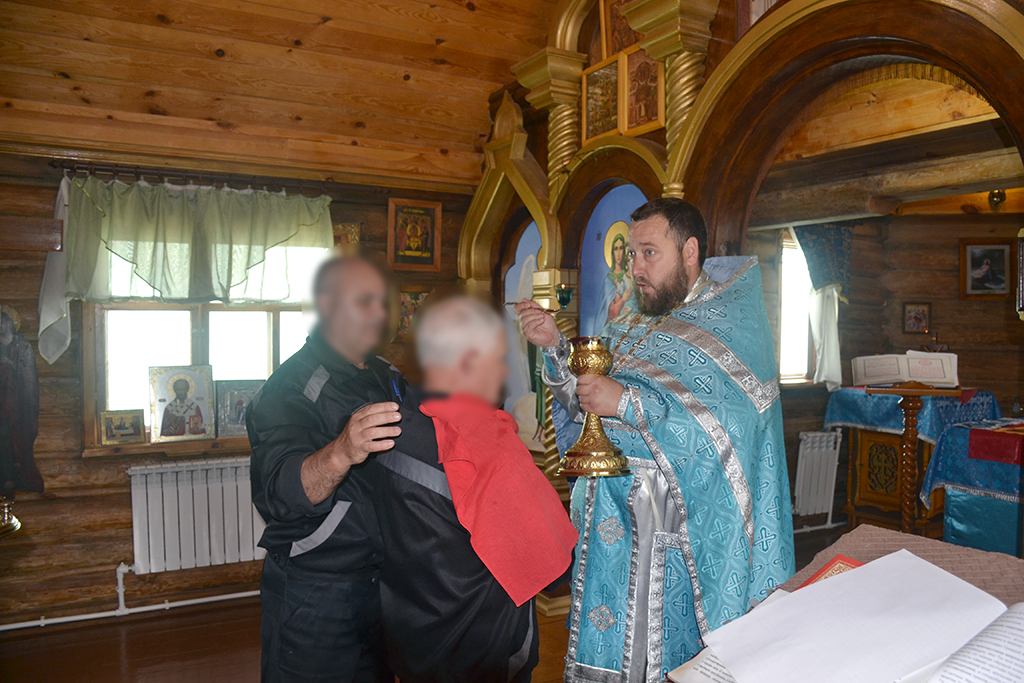 Протоиерей Антоний Шварёв совершил Божественную литургию в ИК-7