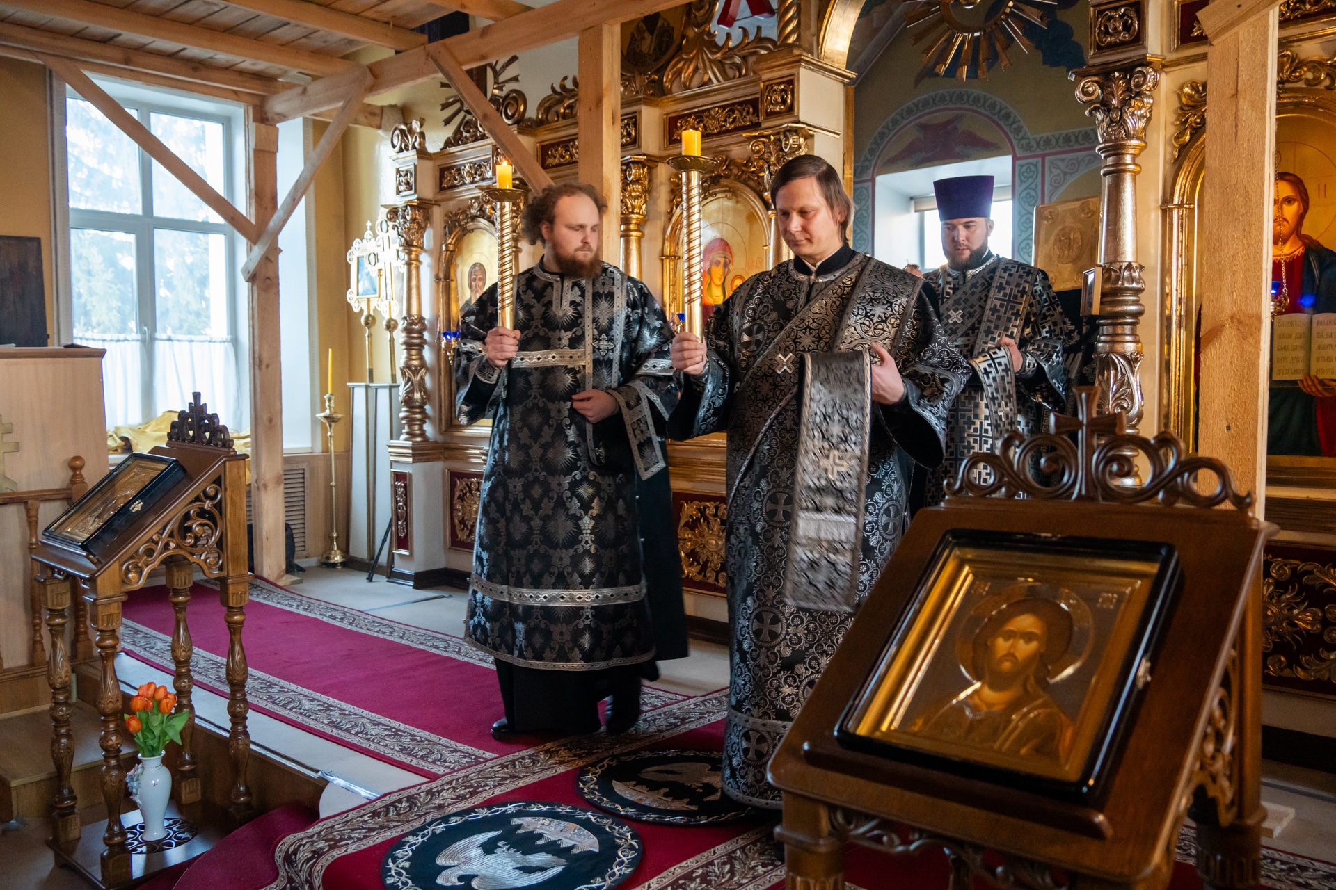 Митрополит Серафим совершил чин Пассии в нашем храме   