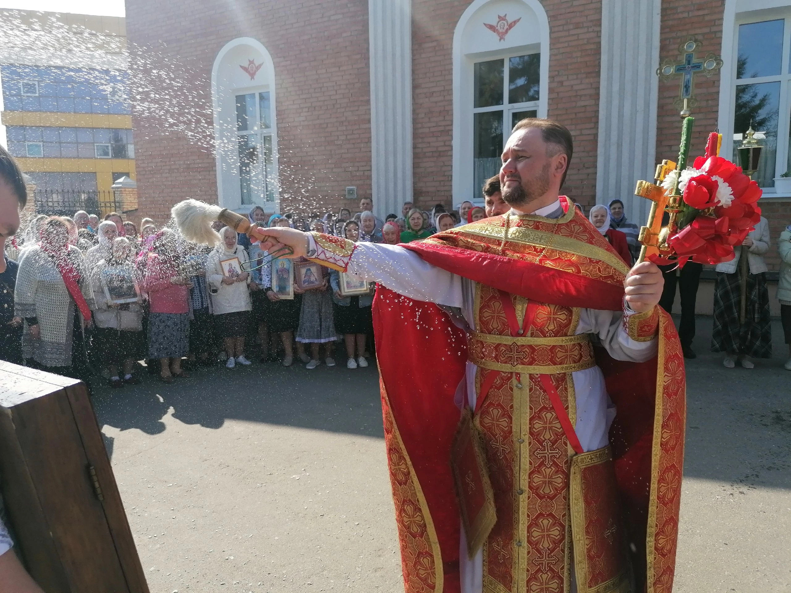 В субботу Светлой седмицы протоиерей Александр Филиппов совершил Божественную литургию