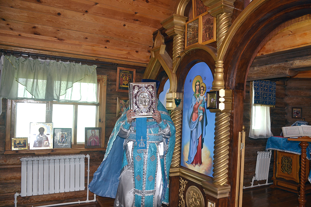 Протоиерей Антоний Шварёв совершил Божественную литургию в ИК-7