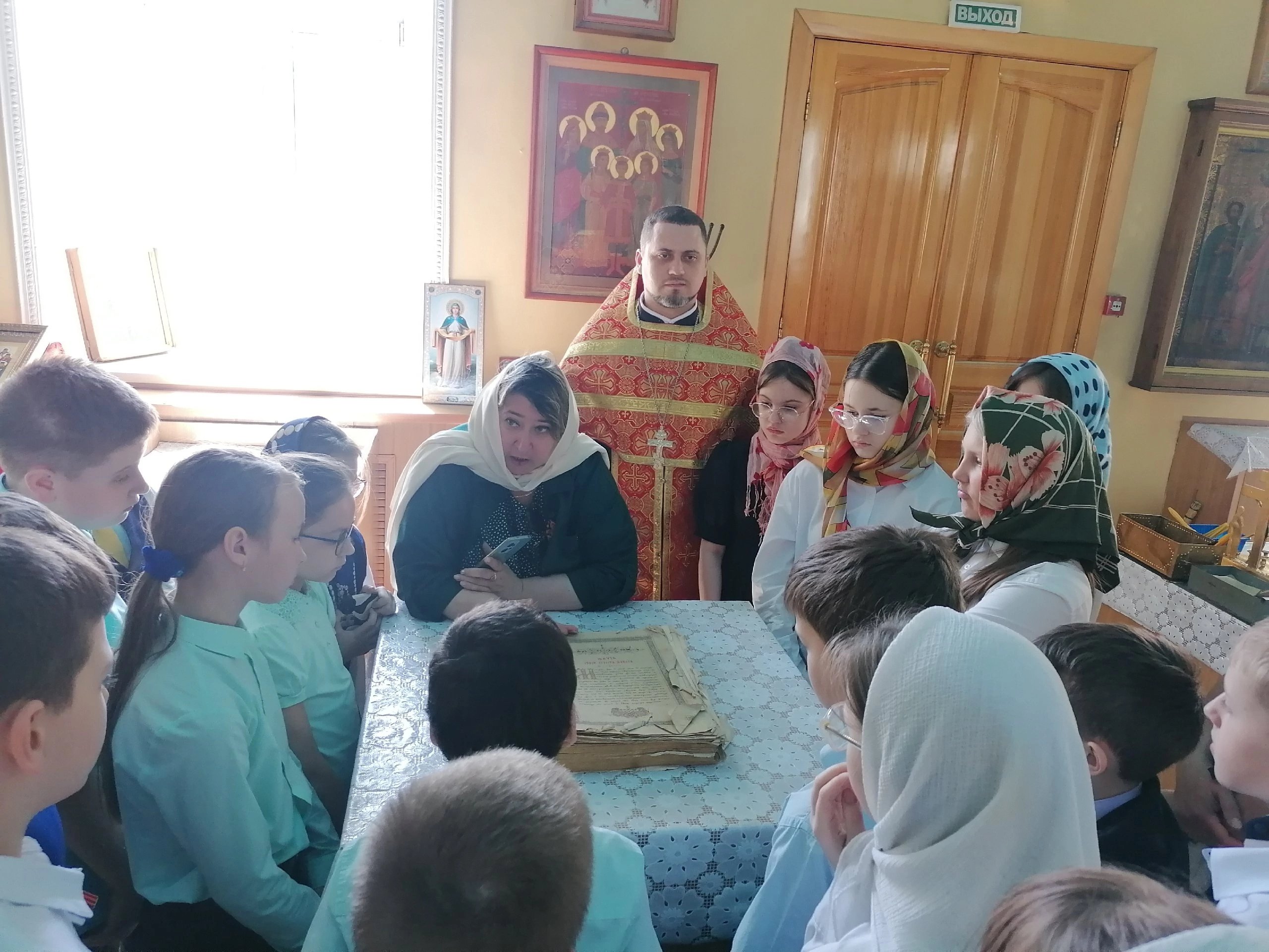 Встреча священника с учениками средней школы №60