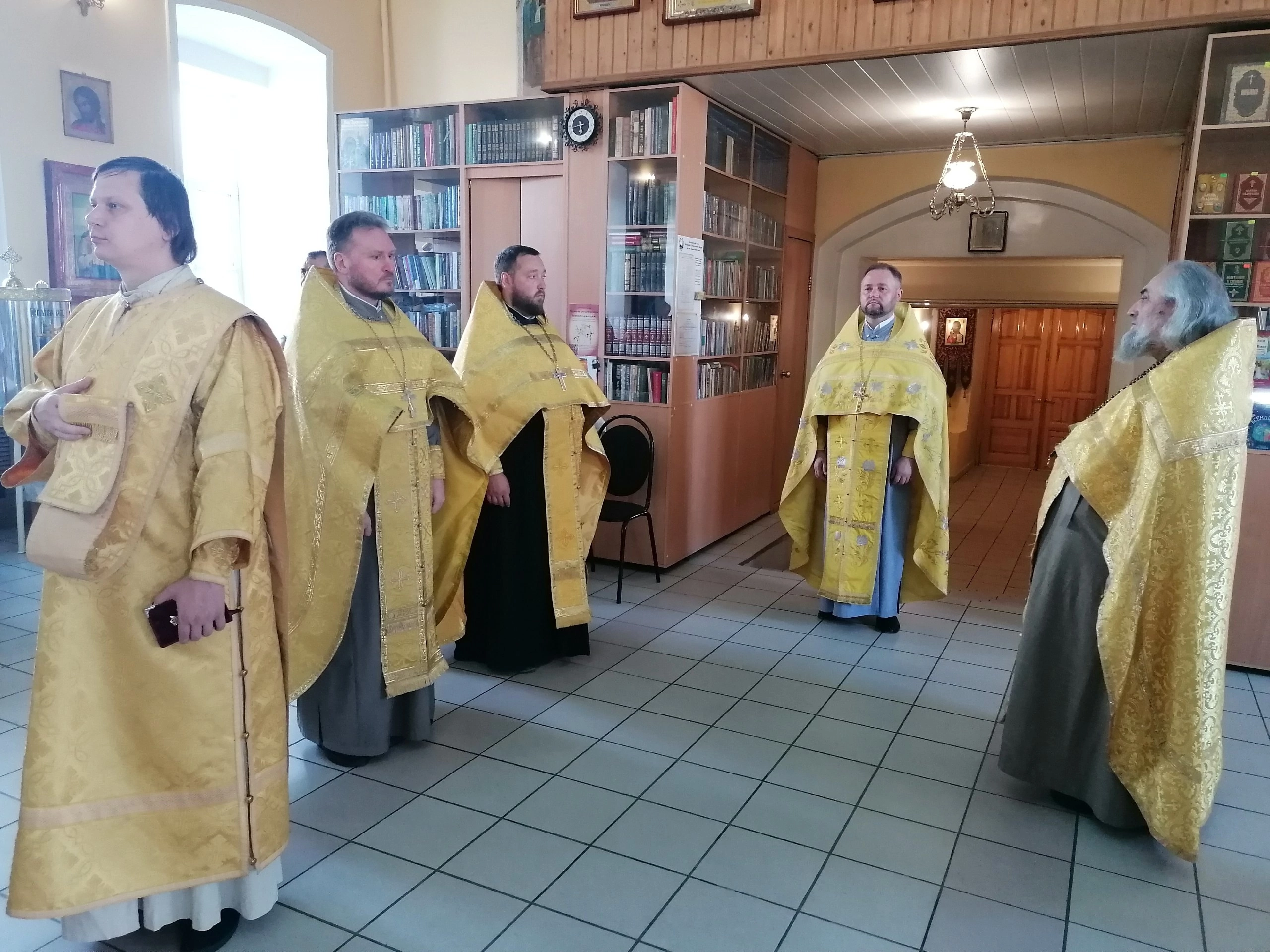 Всенощное бдение в канун праздника первоверховных апостолов Петра и Павла