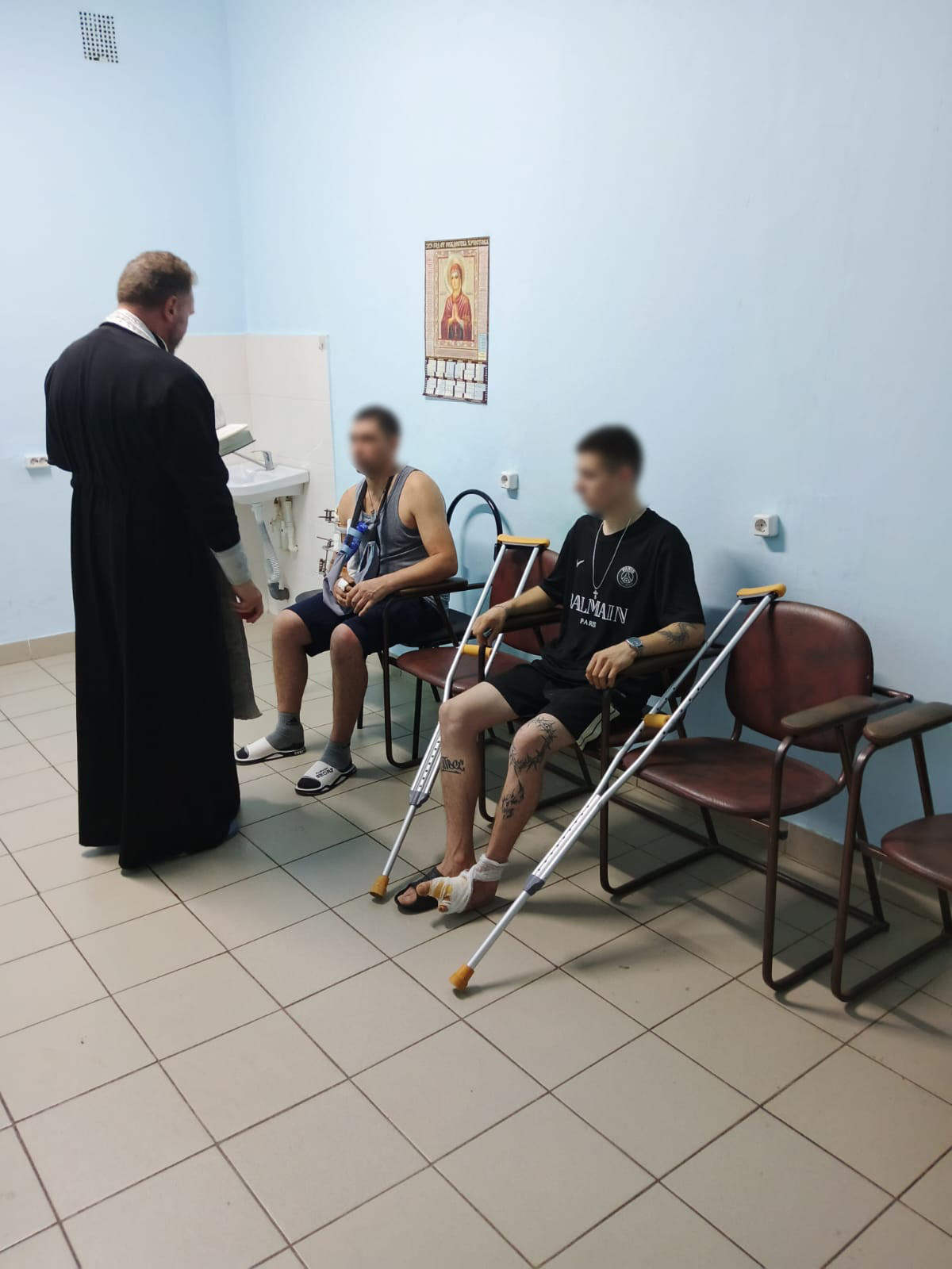 Священники посетили раненых участников СВО в военном госпитале Пензы