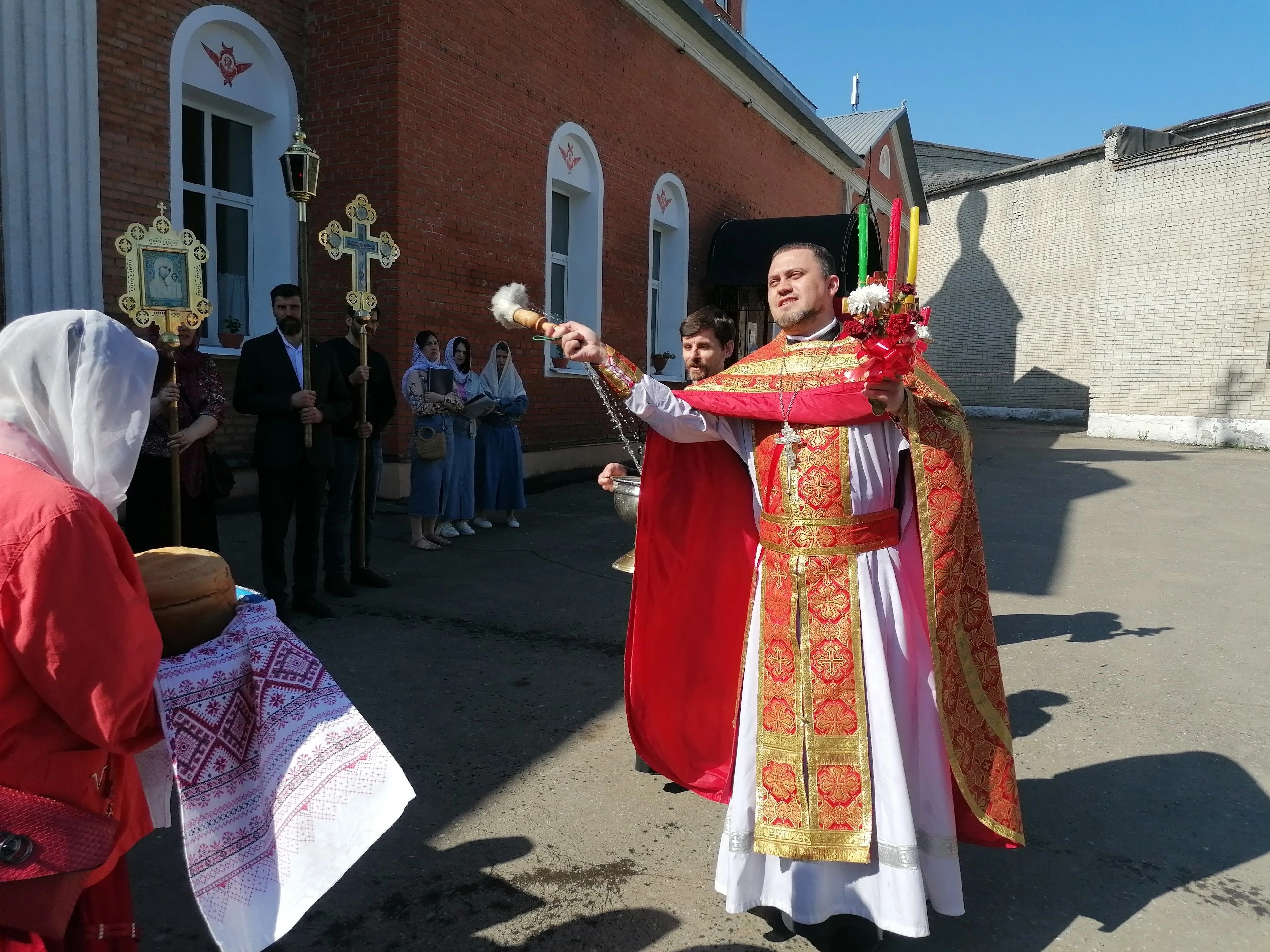 В четверг Светлой седмицы иерей Владимир Журавлев совершил Божественную литургию