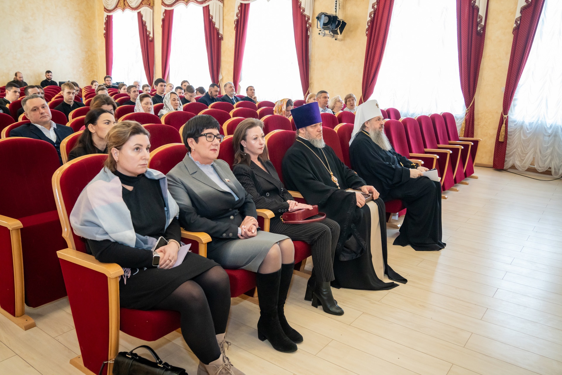 Протоиерей Александр Филиппов сослужил митрополиту Серафиму в престольный праздник и актовый день в Пензенской духовной семинарии   