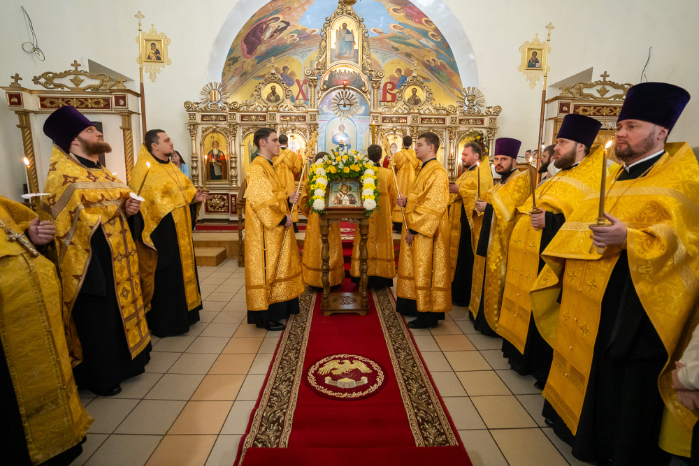 В канун престольного праздника митрополит Серафим совершил всенощное бдение в нашем храме