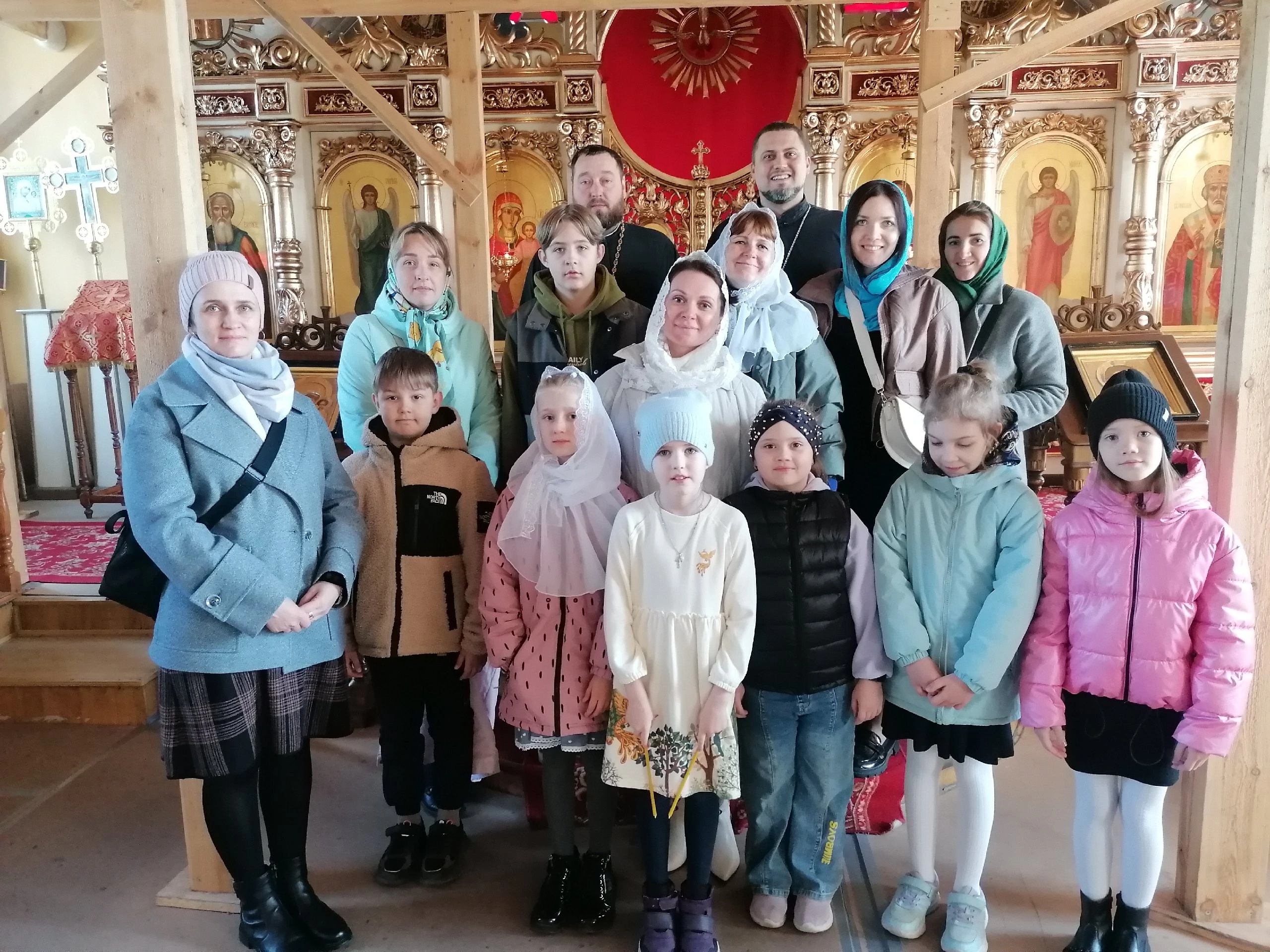 Священники встретились с учениками средней школы №1 города Спутник