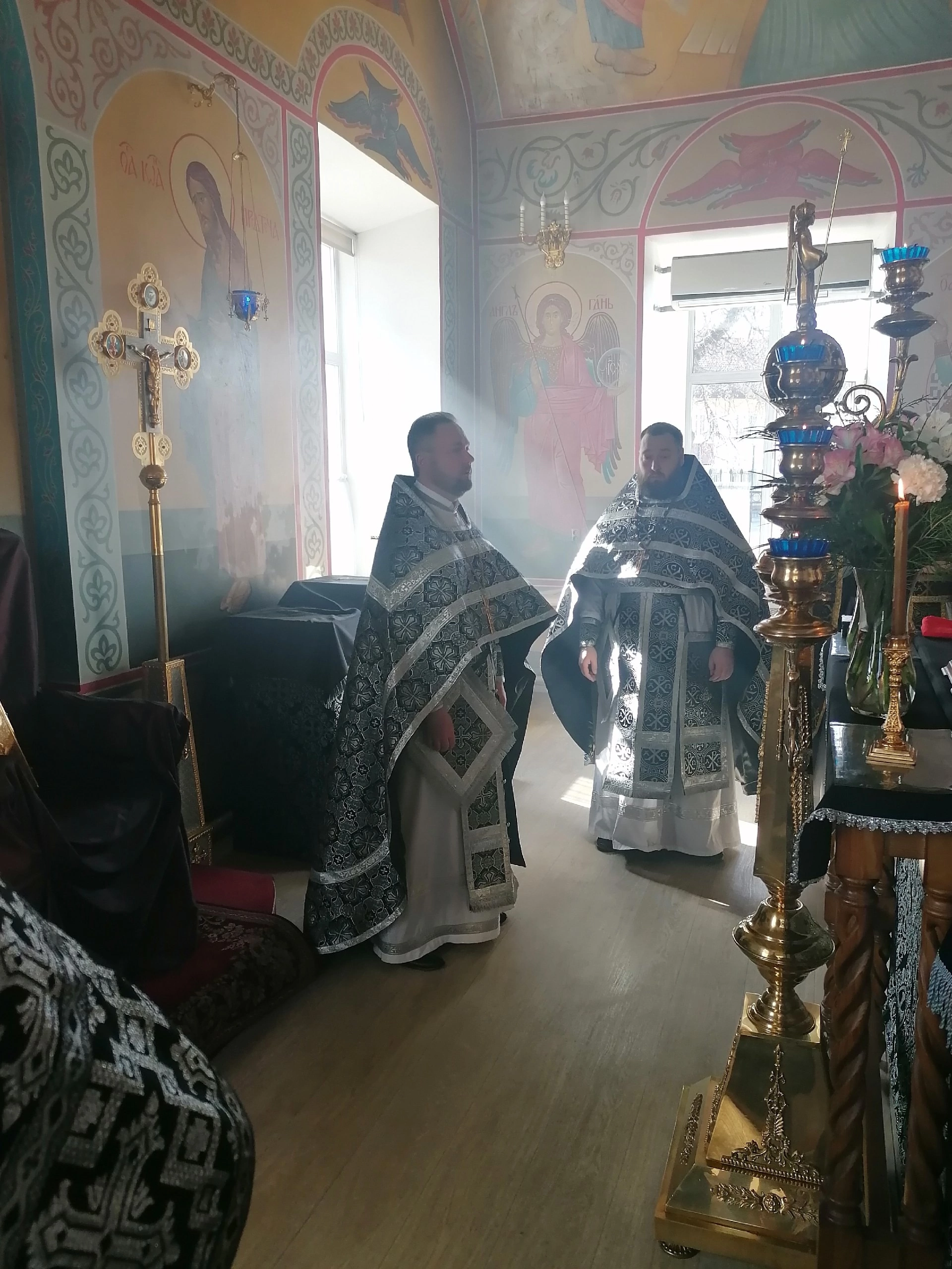 Протоиерей Александр Филиппов совершил Божественную Литургию Преждеосвященных Даров