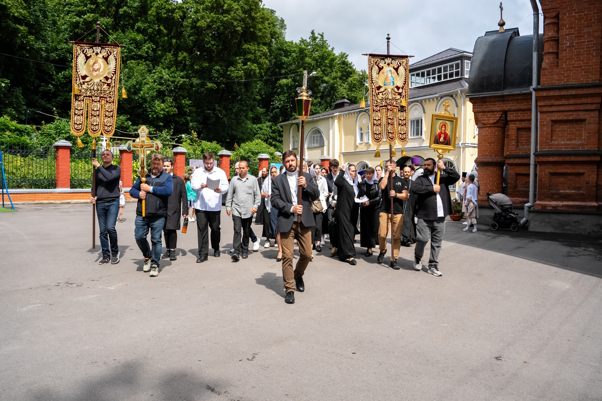 Протоиерей Александр Филиппов сослужил митрополиту Серафиму за литургией в Успенском соборе Пензы в 25-ю годовщину со дня кончины архиепископа Серафима (Тихонова) 