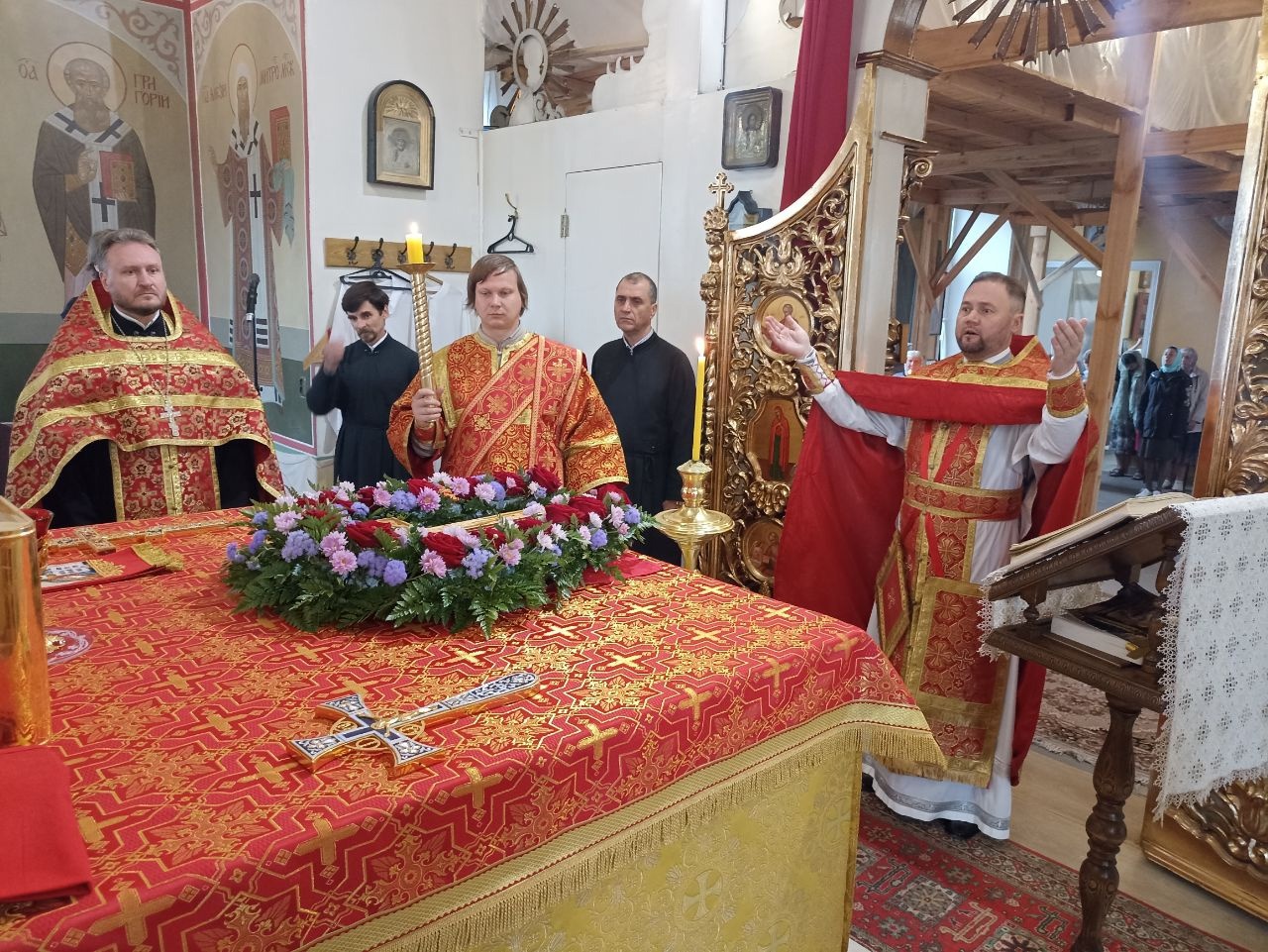 Вечернее богослужение в канун праздника Происхождение Честных Древ Животворящего Креста Господня