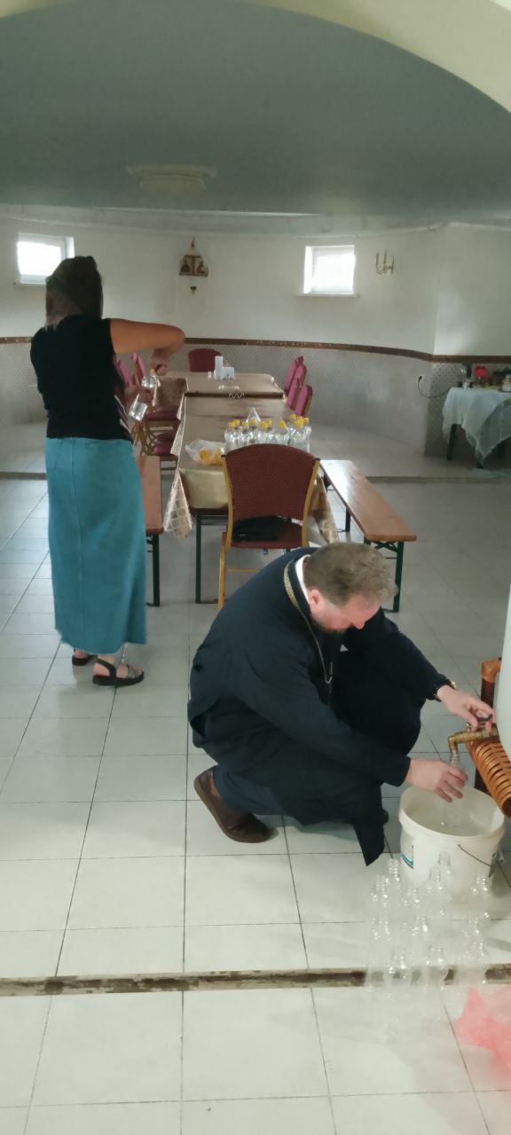 Иерей Сергий Карасёв с волонтёрами отправили крещенскую воду для бойцов СВО