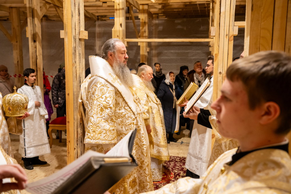 В праздник Рождества Христова протоиерей Александр Филиппов сослужил иерархам Пензенской митрополии за великой вечерней в Спасском кафедральном соборе