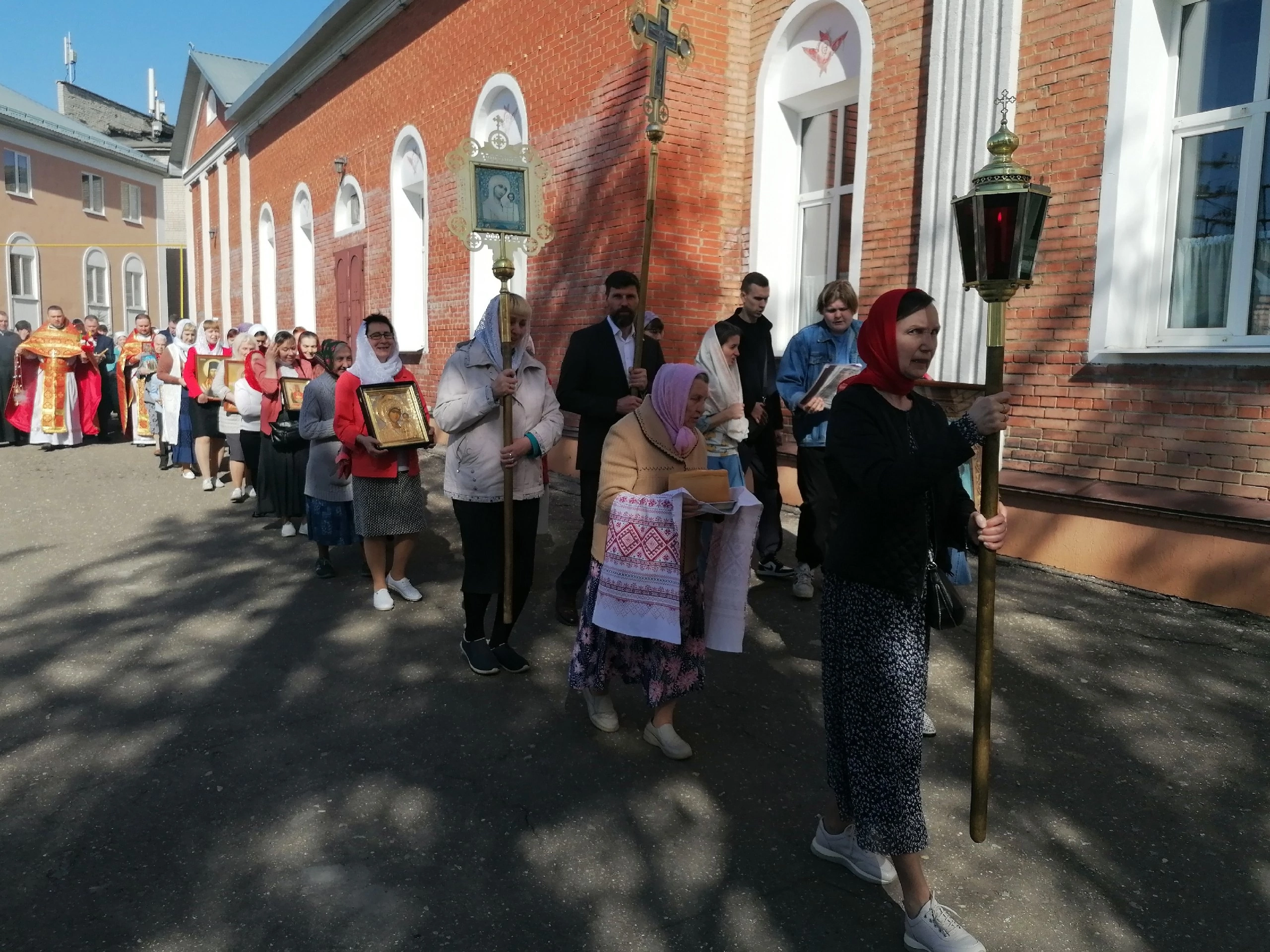 Во вторник Светлой седмицы протоиерей Александр Филиппов совершил Божественную литургию